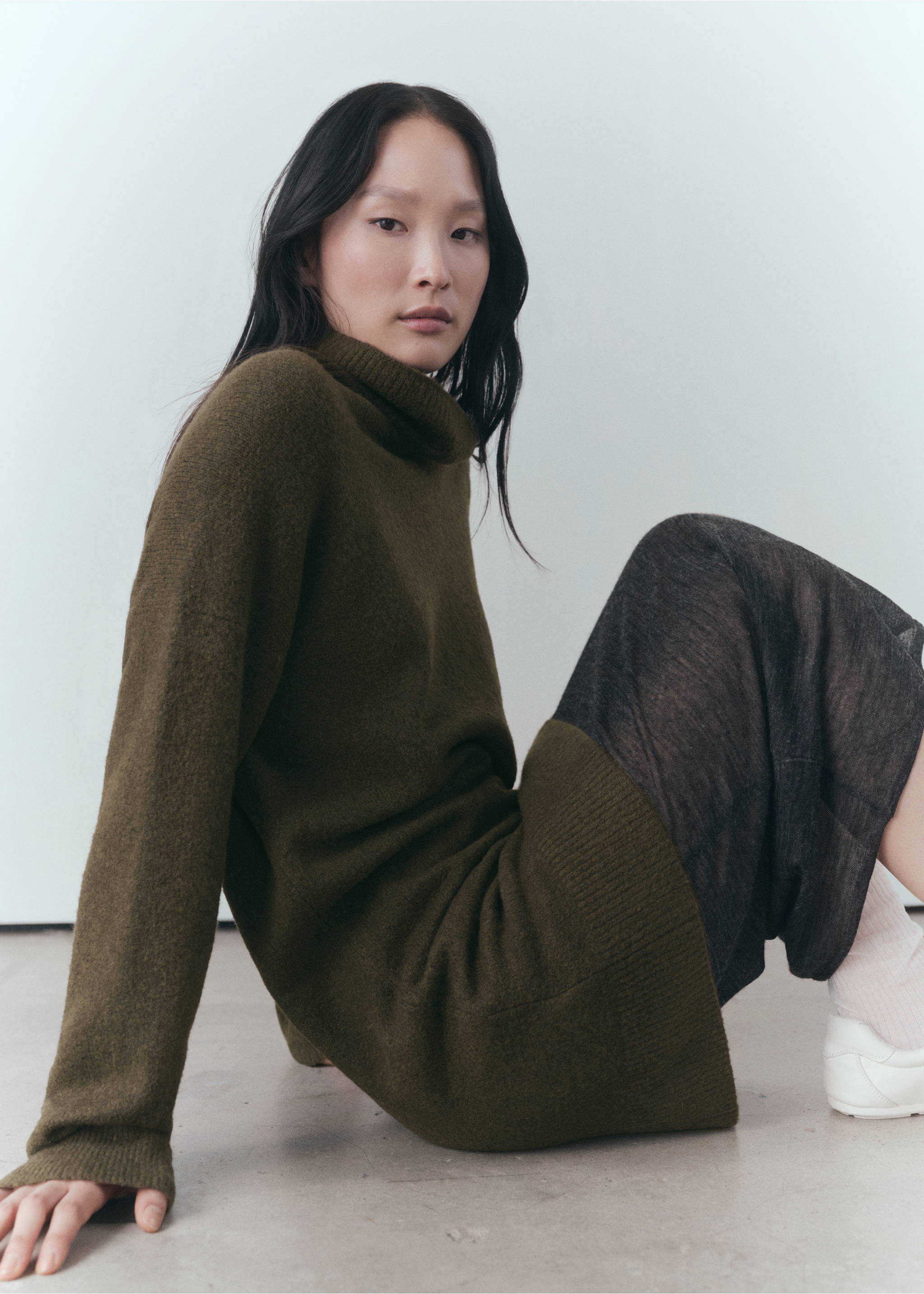 Knitted turtleneck dress - Details of the article 2, Khaki. Ref: 87040284-00.