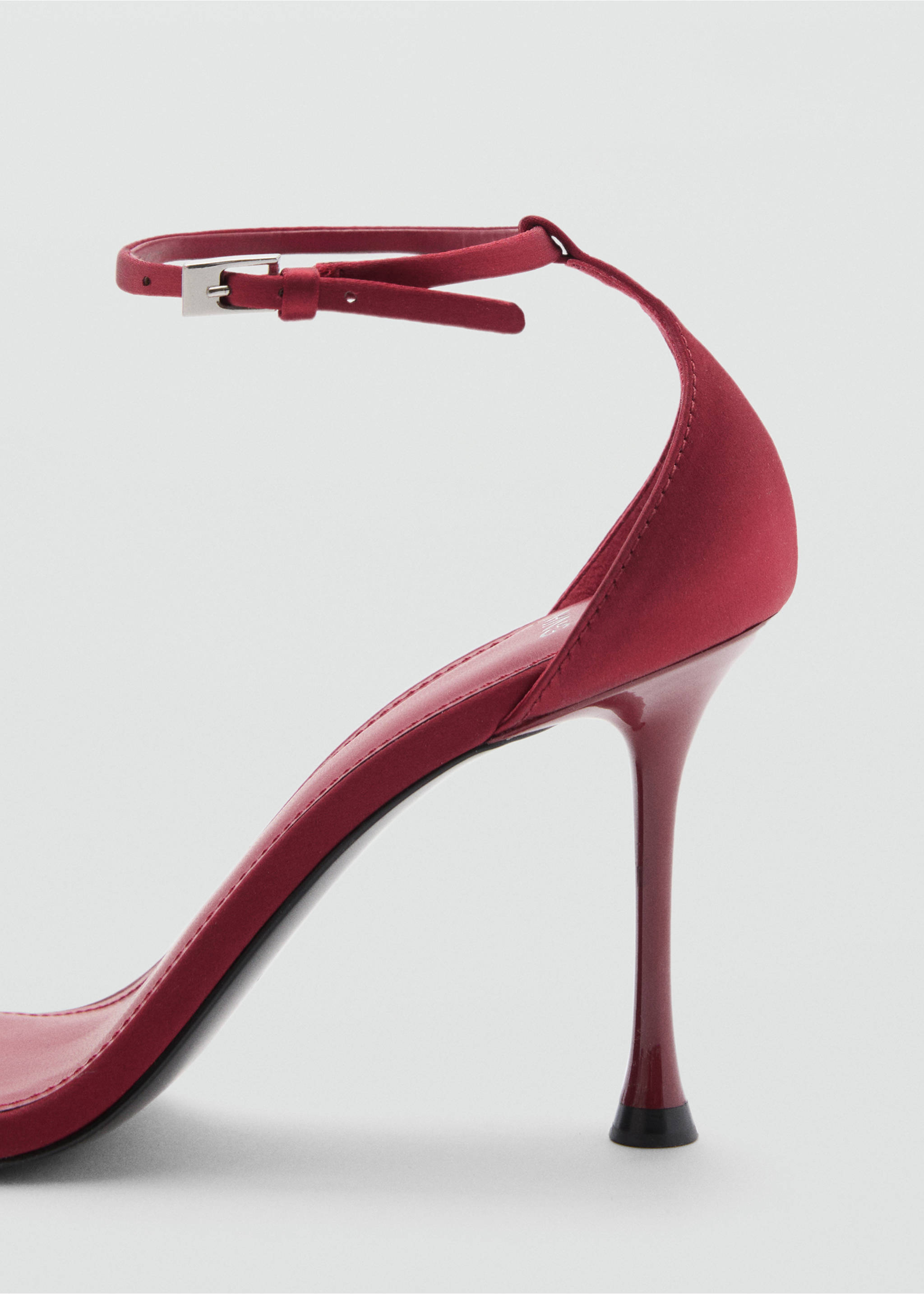 Sandale mit Absatz und Zierschleife - Detail des Artikels 1, Rot. Ref: 87040288-00.