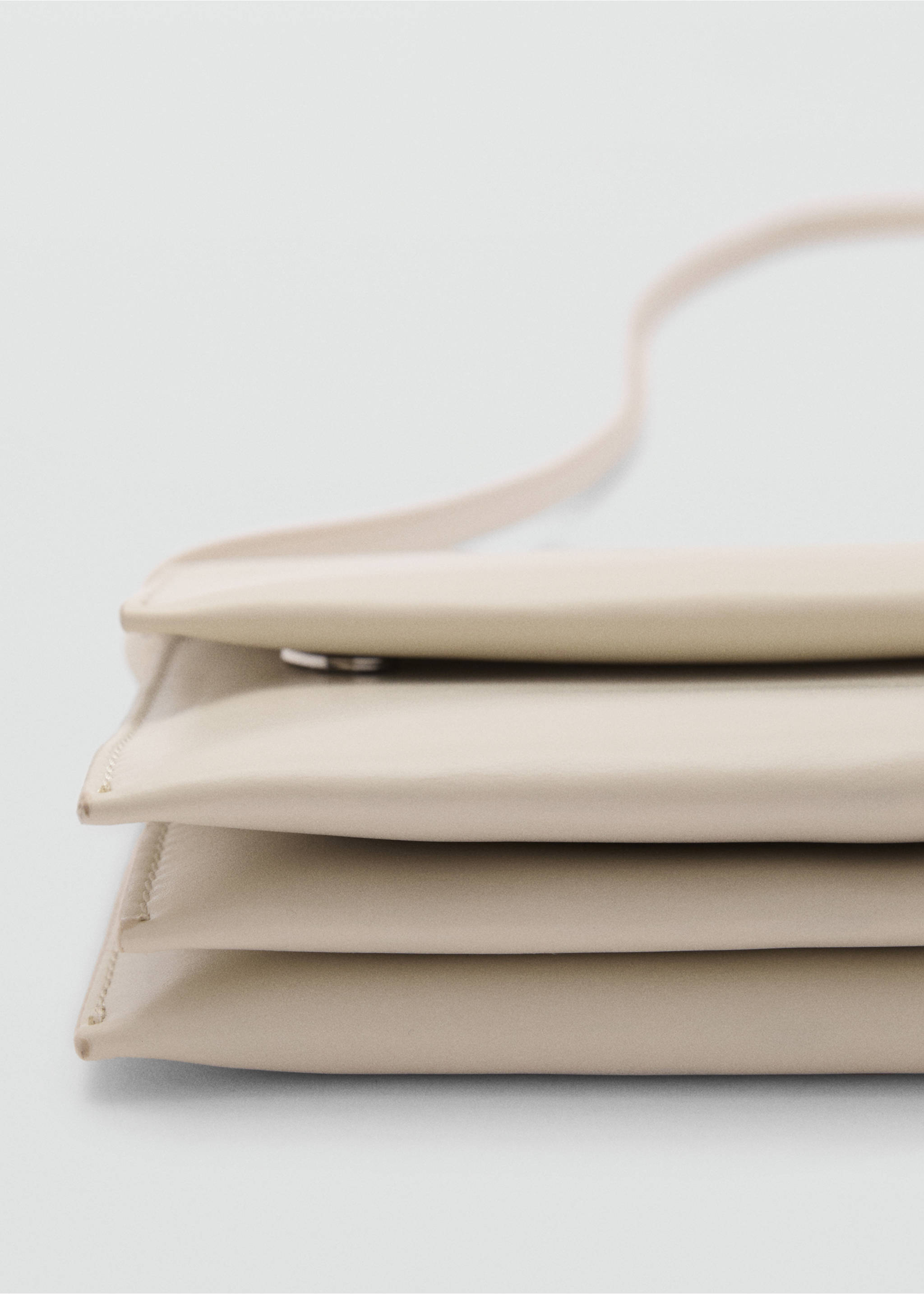 Crossbody bag with flap - Details of the article 2, Off White. Ref: 87040292-00.