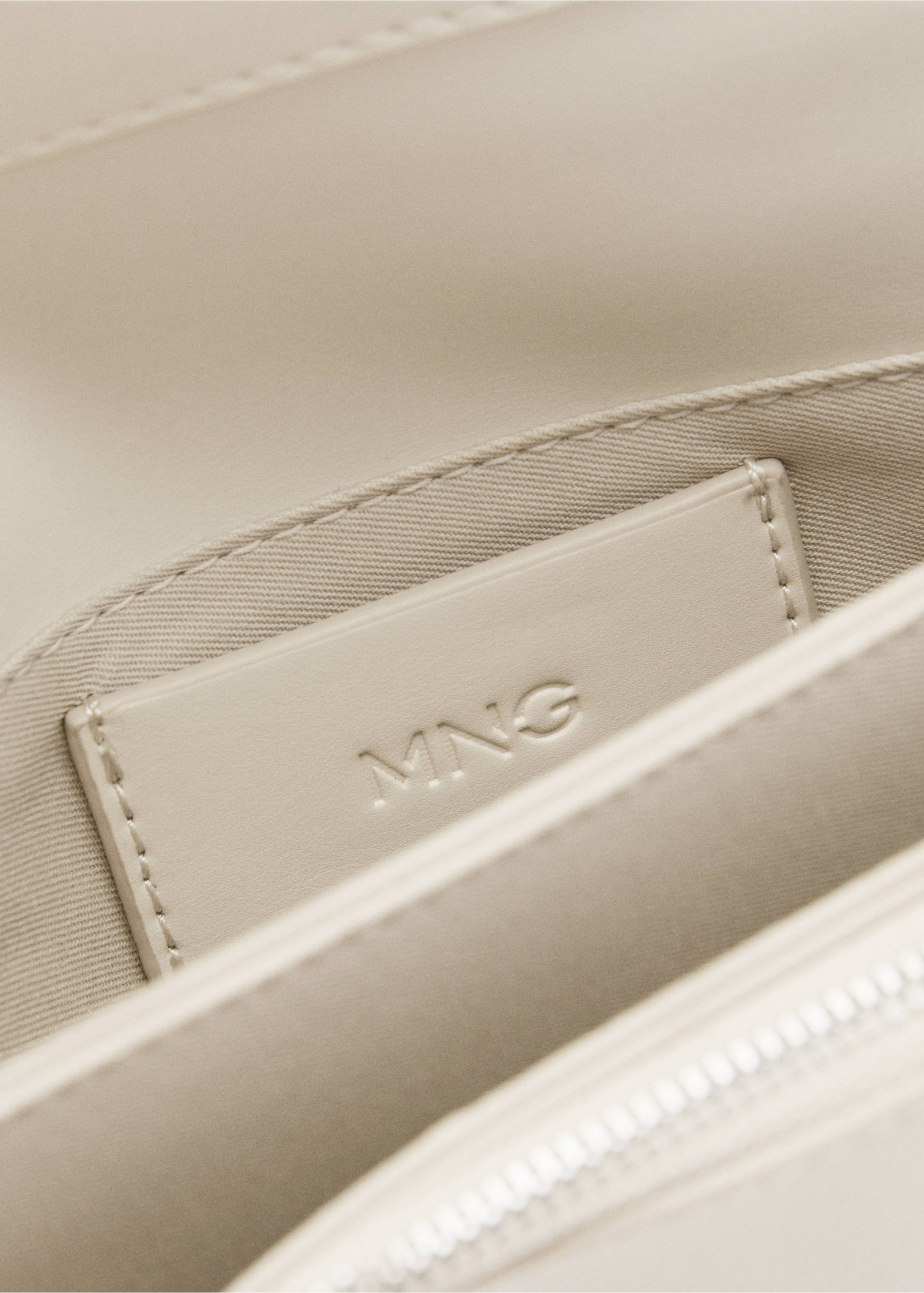 Crossbody bag with flap - Details of the article 3, Off White. Ref: 87040292-00.