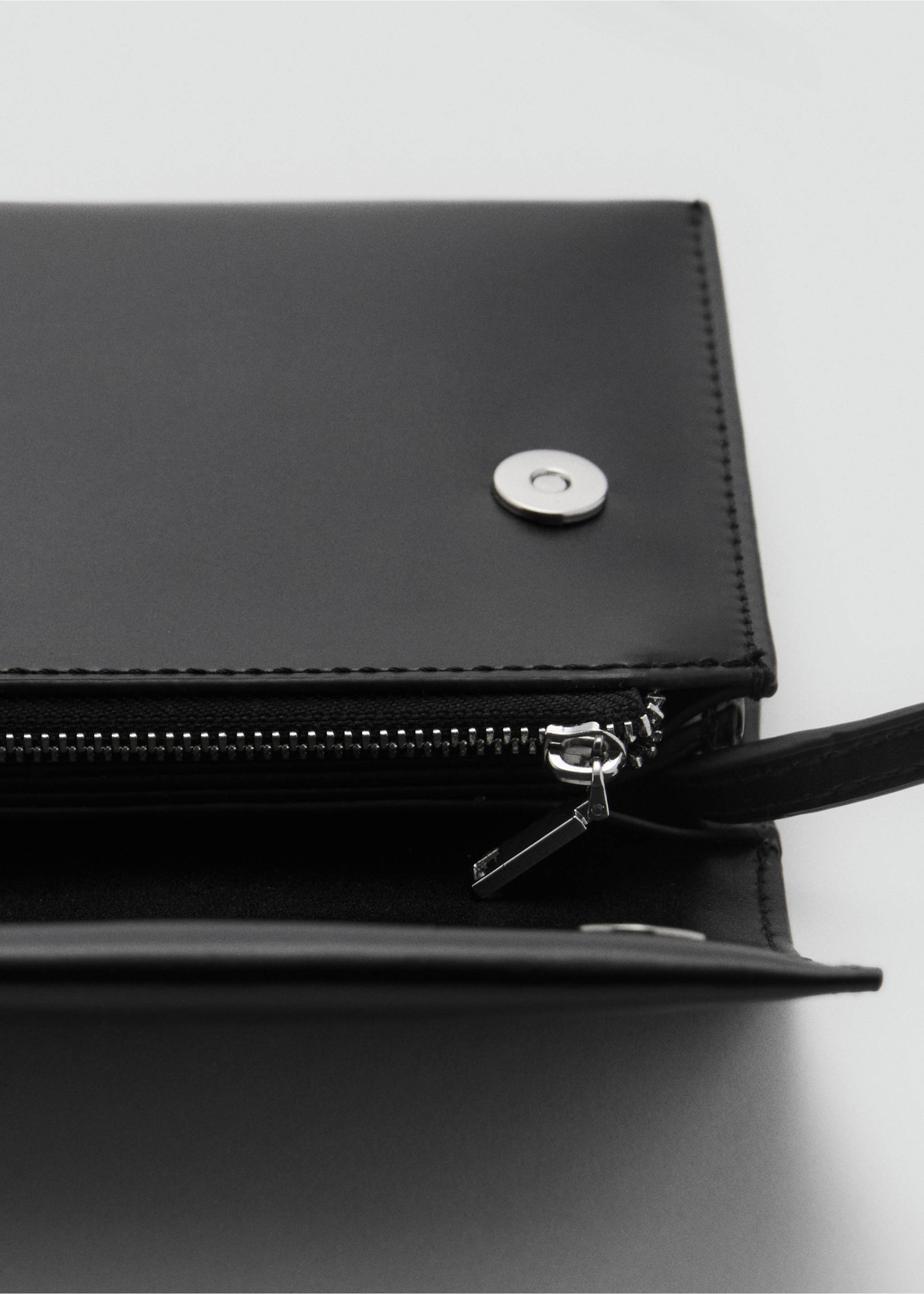 Crossbody bag with flap - Details of the article 3, Black. Ref: 87040292-00.