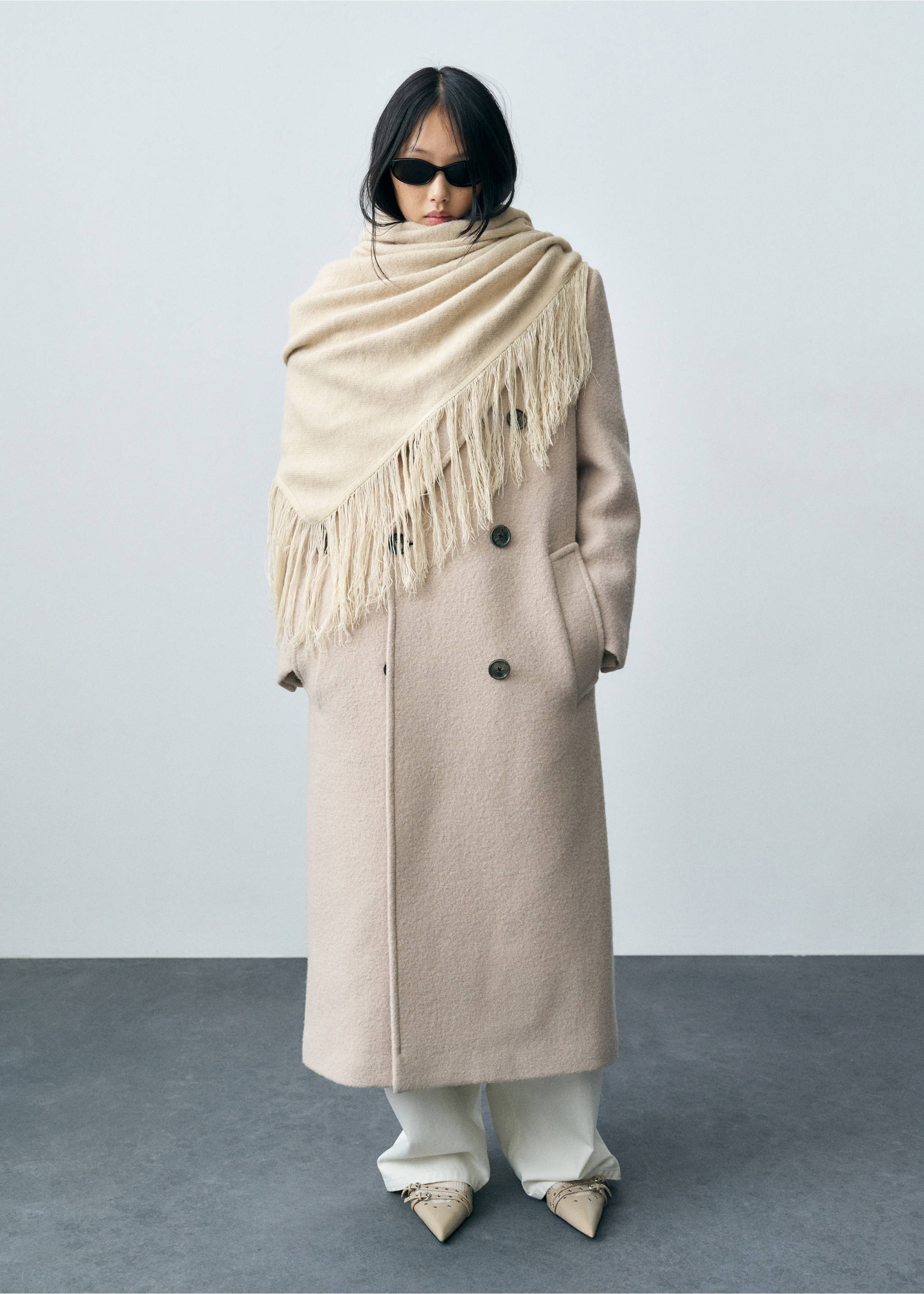 Knitted shawl with fringed ends - General plane, Beige. Ref: 87040295-00.
