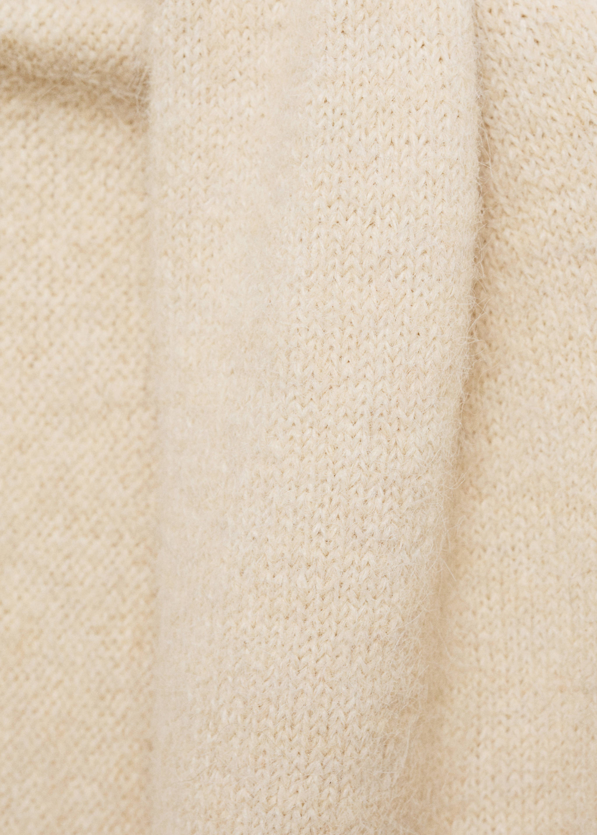 Knitted shawl with fringed ends - Details of the article 1