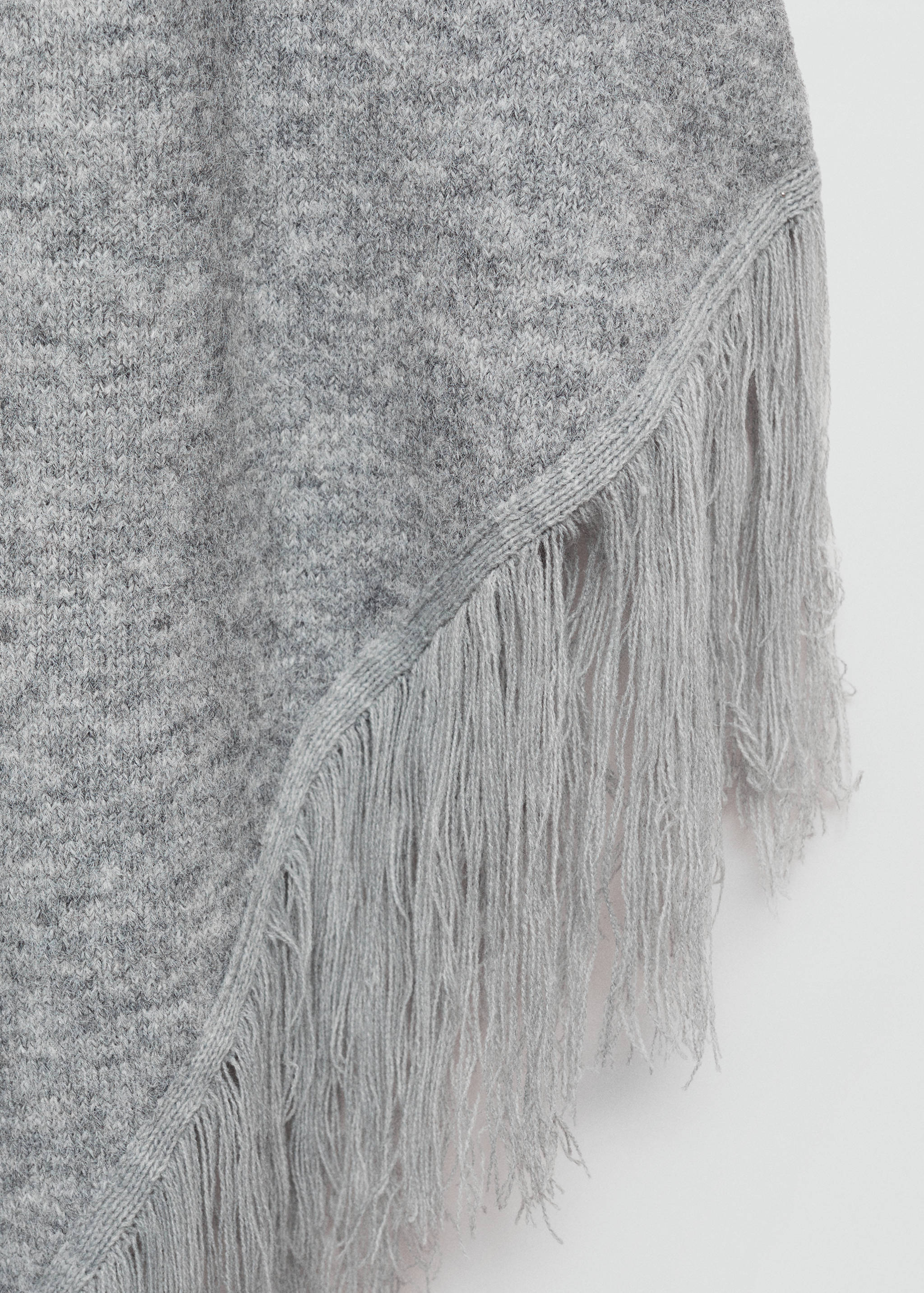 Knitted shawl with fringed ends - Medium plane
