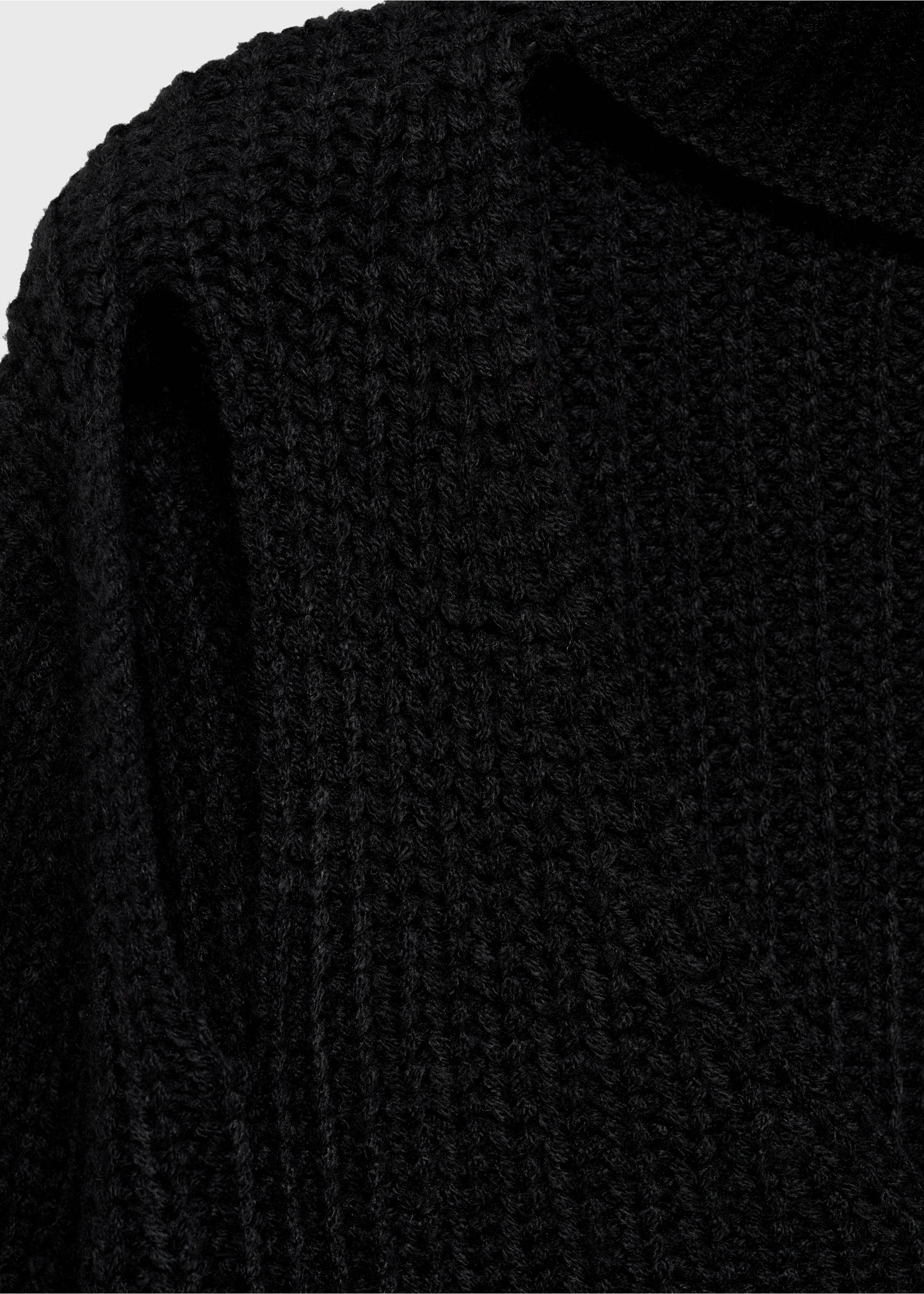 Pull-over oversize ouvertures - Détail de l'article 8, Noir. Ref: 87040300-00.