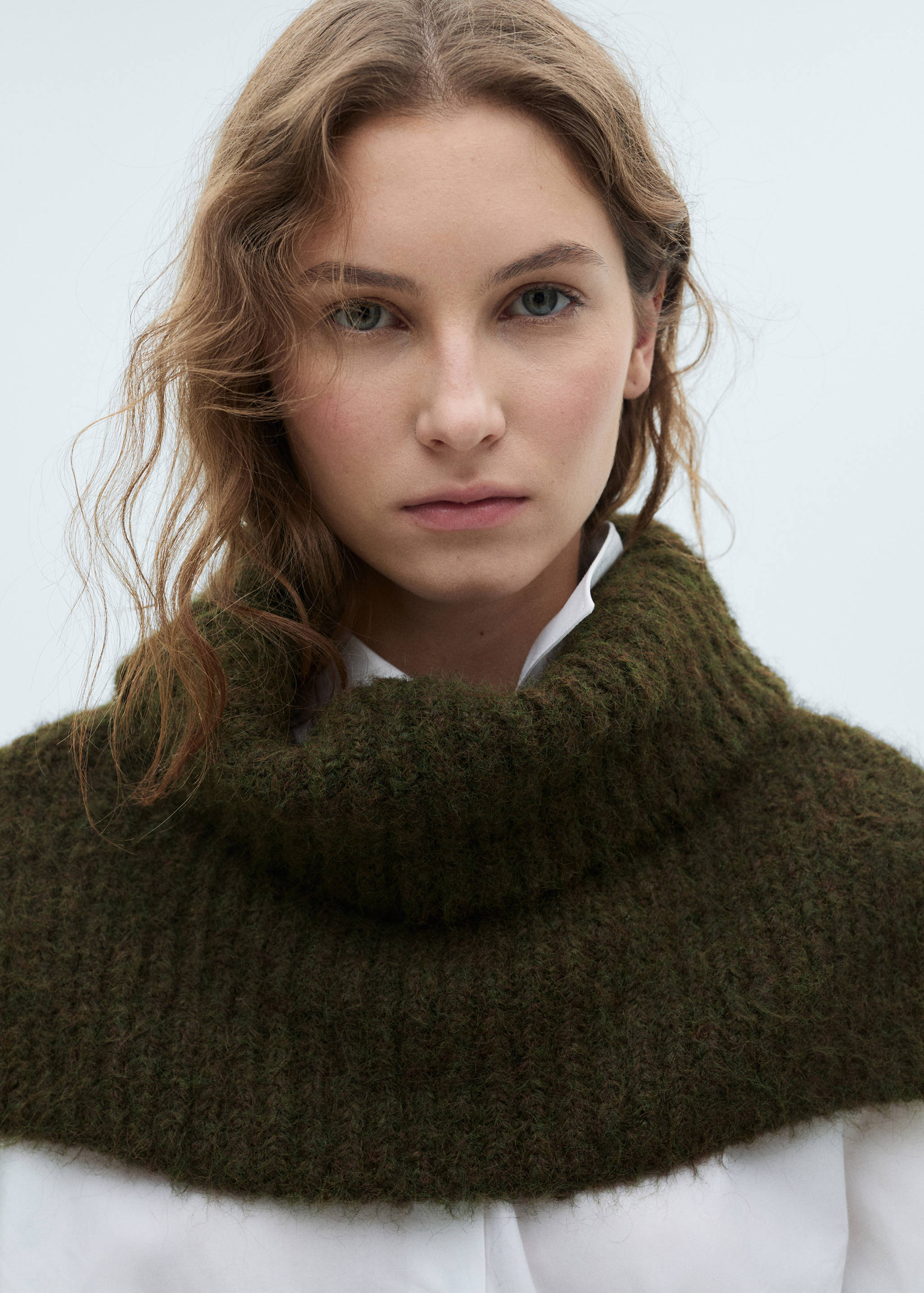 Crop turtleneck shawl - General plane