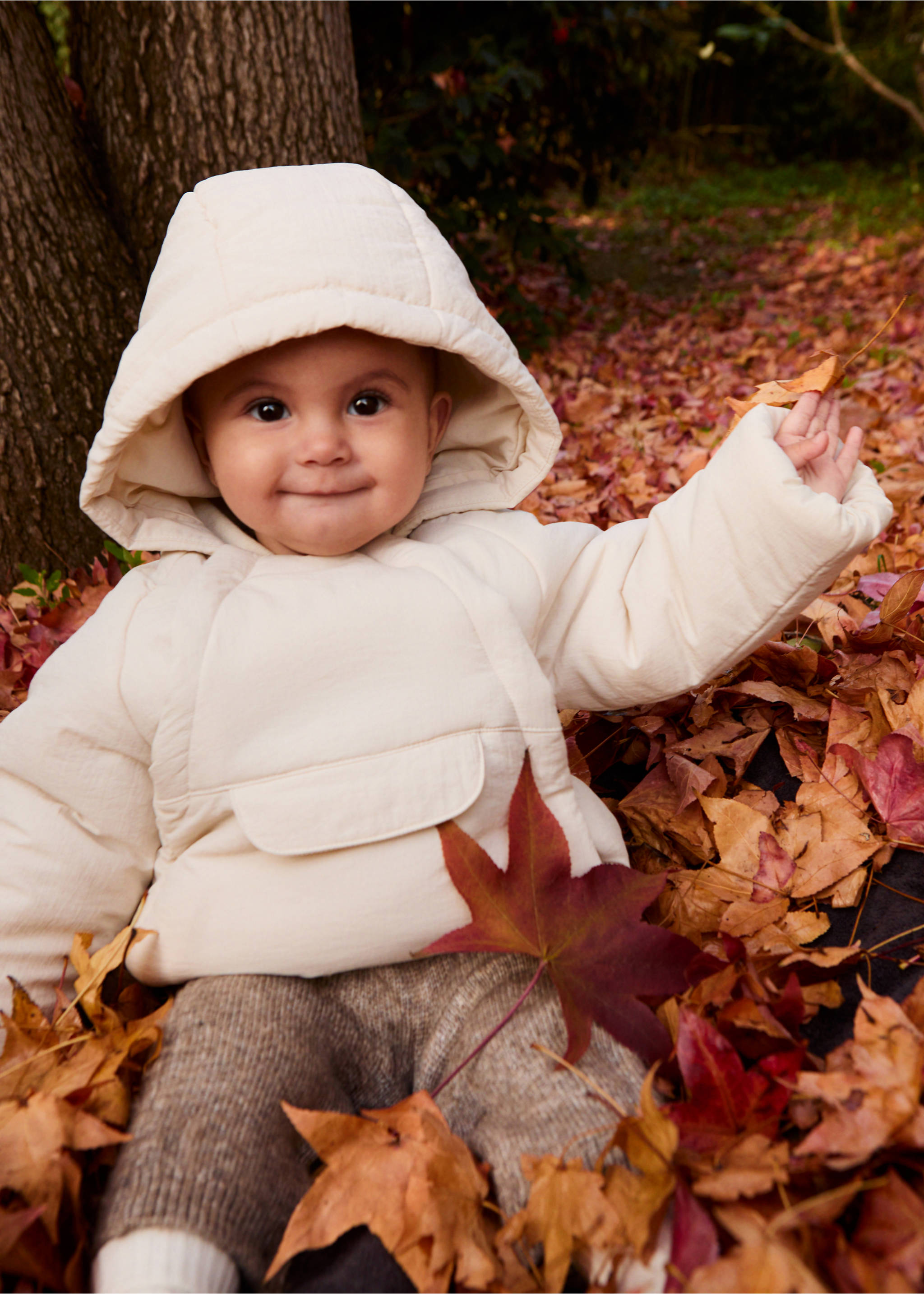 Kangaroo pocket quilted jacket - Details of the article 5, Ecru. Ref: 87040338-00.
