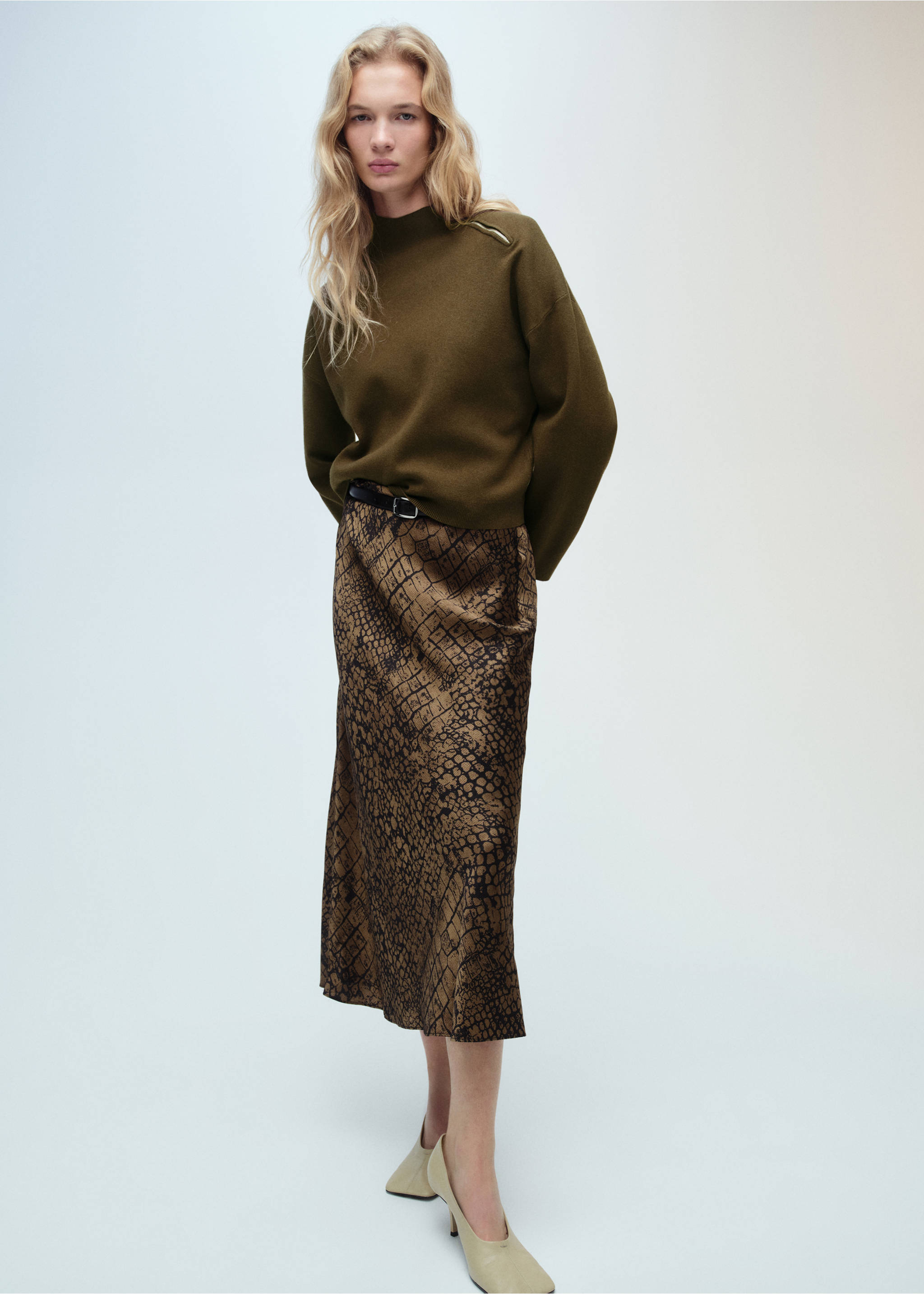 Tröja med perkins-krage och dragkedja - Allmän bild, Khaki. Ref: 87040352-00.