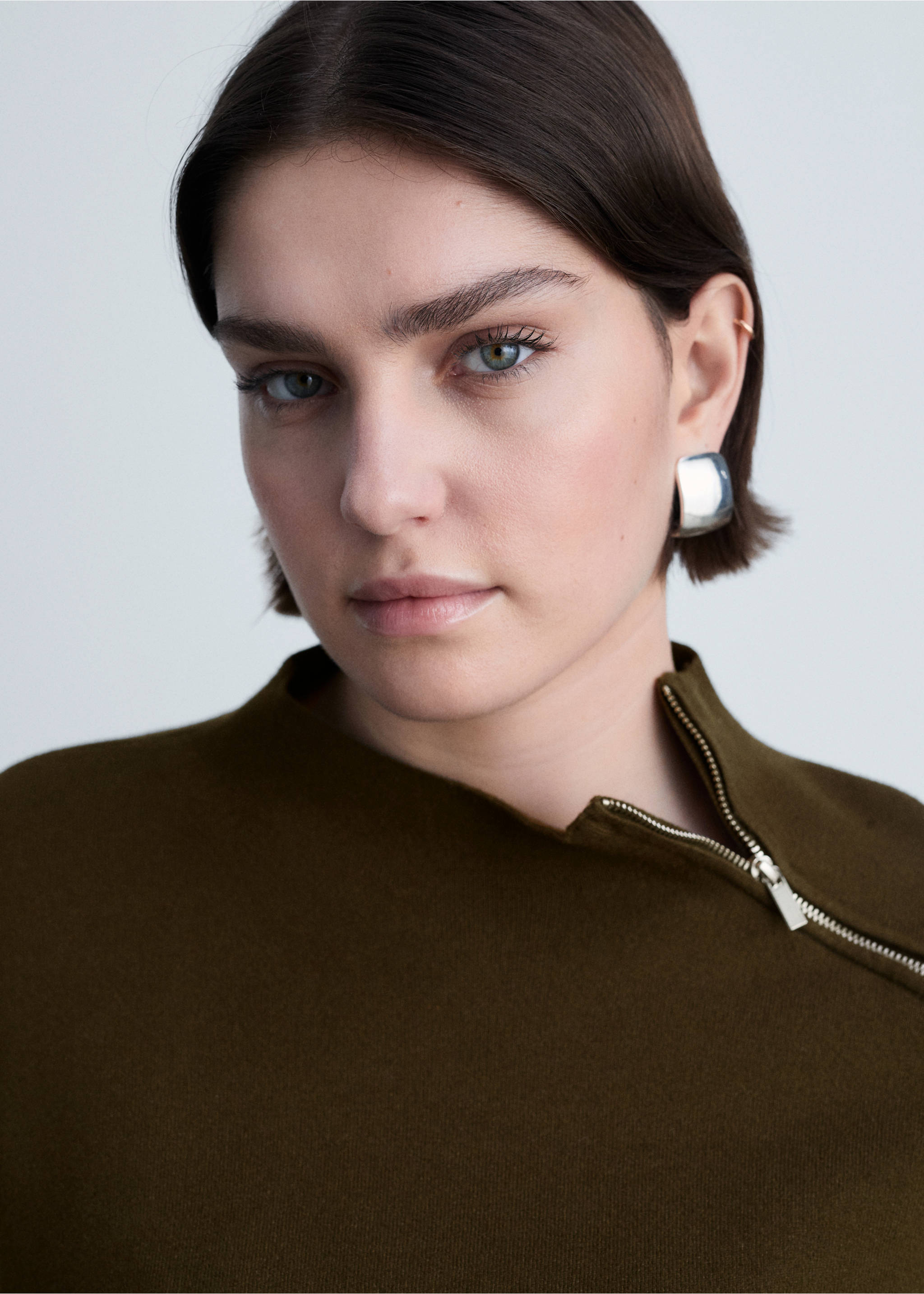 Tröja med perkins-krage och dragkedja - Detaljer om artikeln 4, Khaki. Ref: 87040352-00.