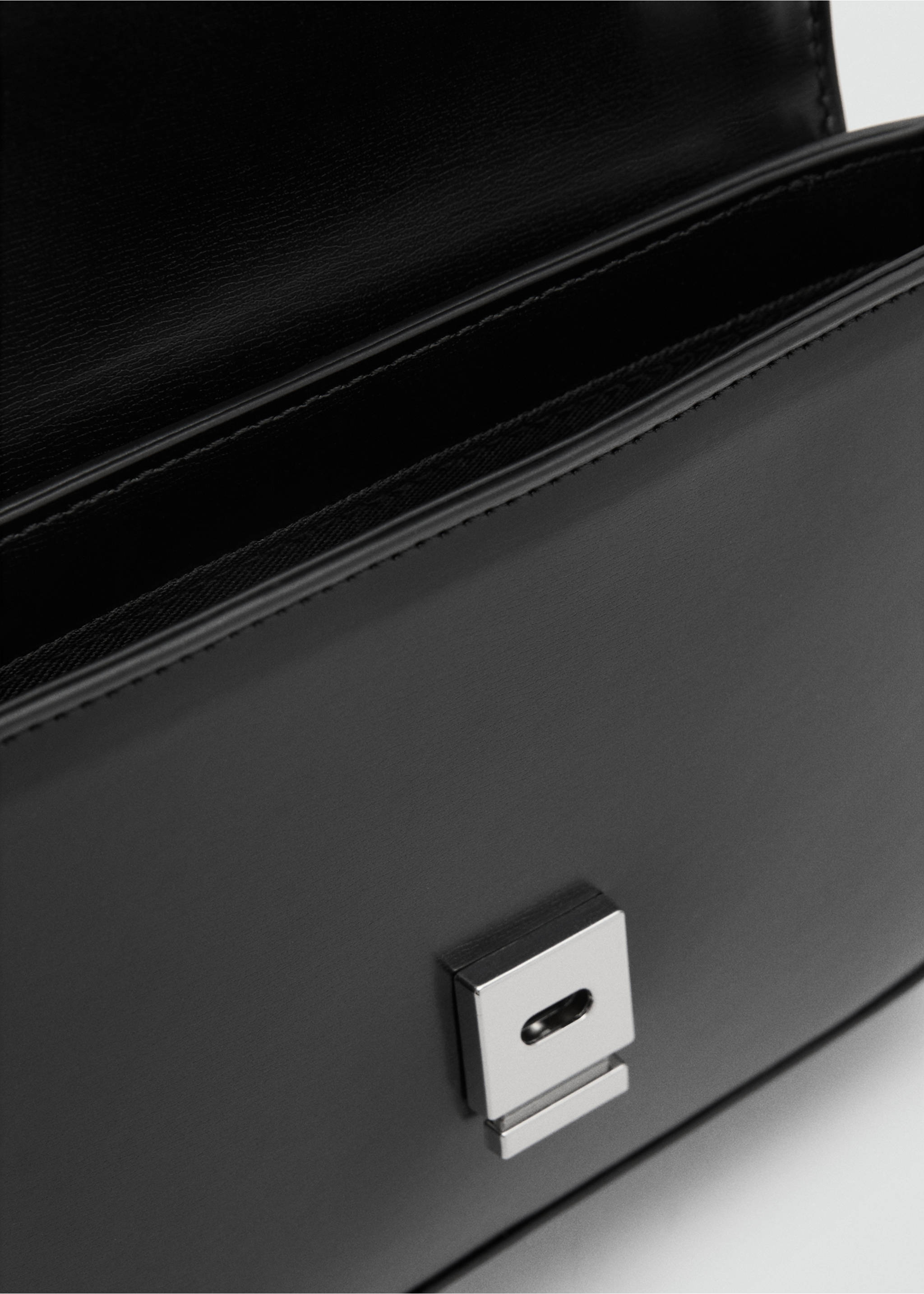 Bolso hombro solapa - Detalle del artículo 1, Negro. Ref: 87040358-00.