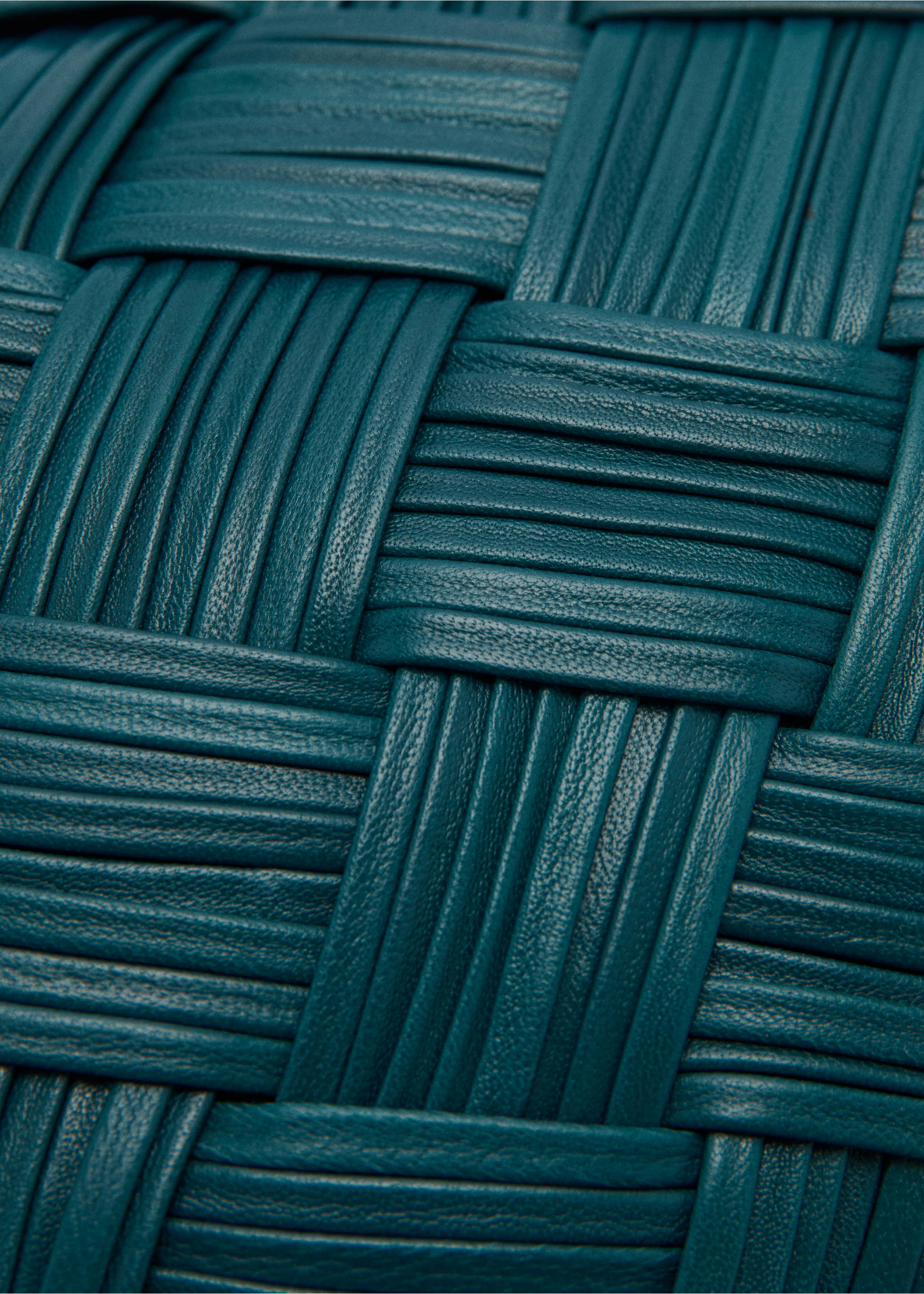 Braided leather bag - Details of the article 2, Prussian Blue. Ref: 87040422-00.