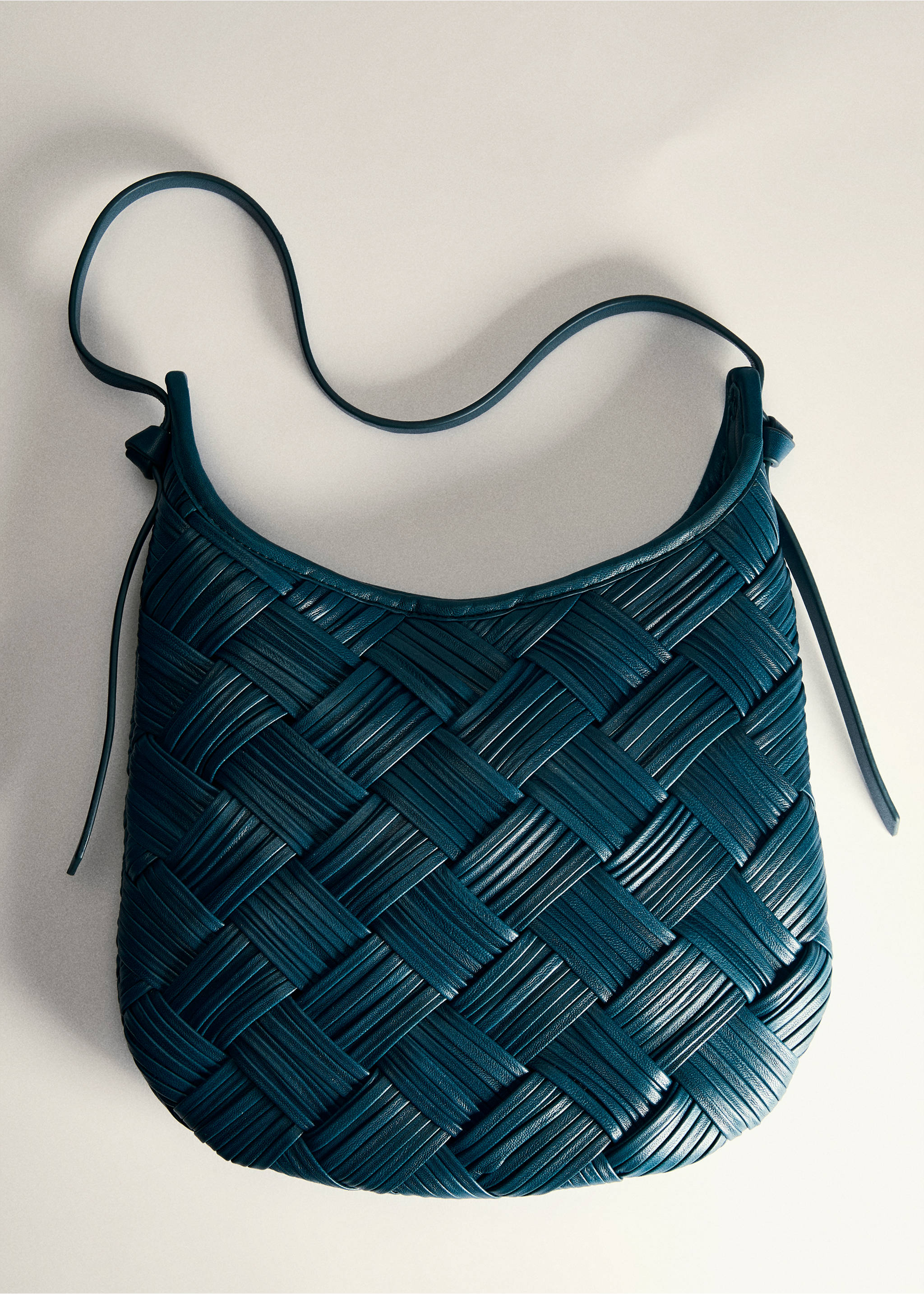 Braided leather bag - Details of the article 5, Prussian Blue. Ref: 87040422-00.
