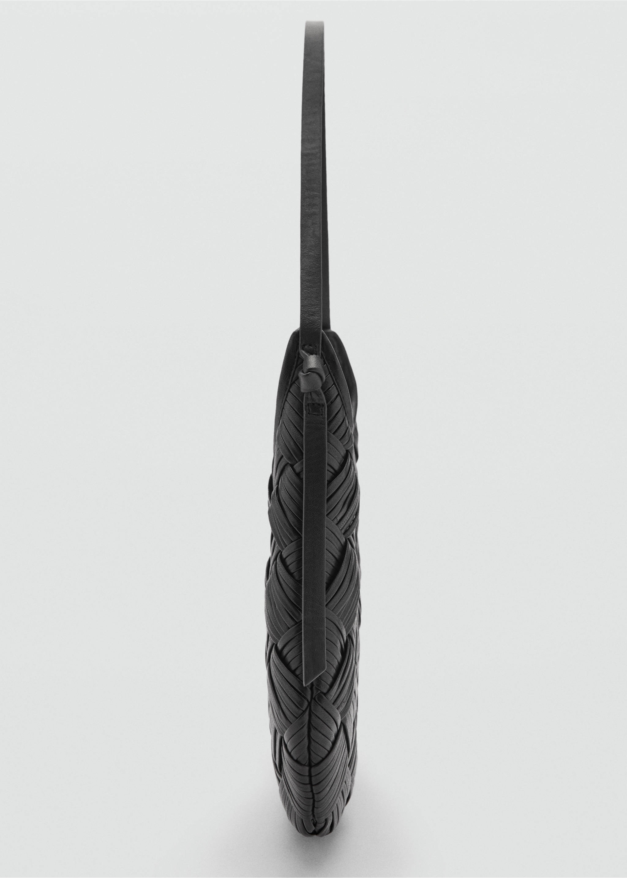 Braided leather bag - Details of the article 1, Black. Ref: 87040422-00.