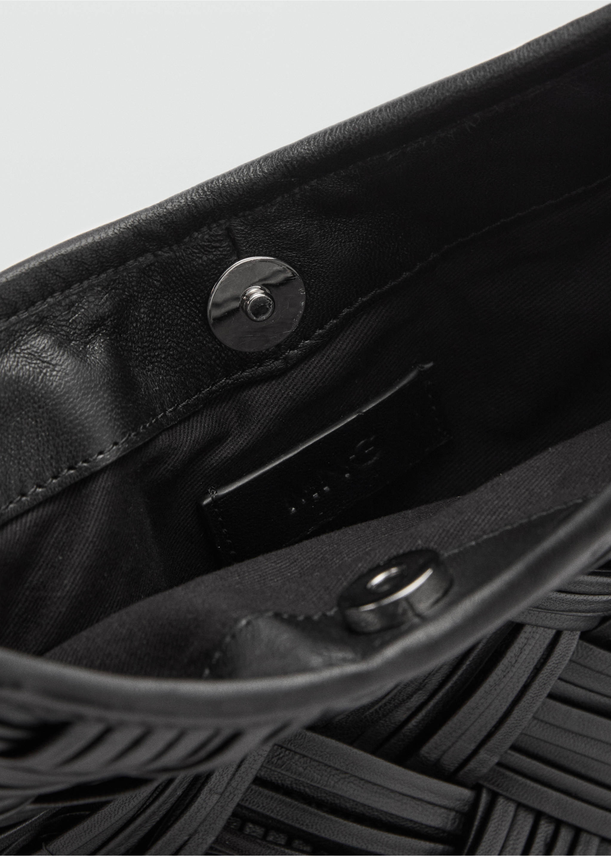 Braided leather bag - Details of the article 3, Black. Ref: 87040422-00.