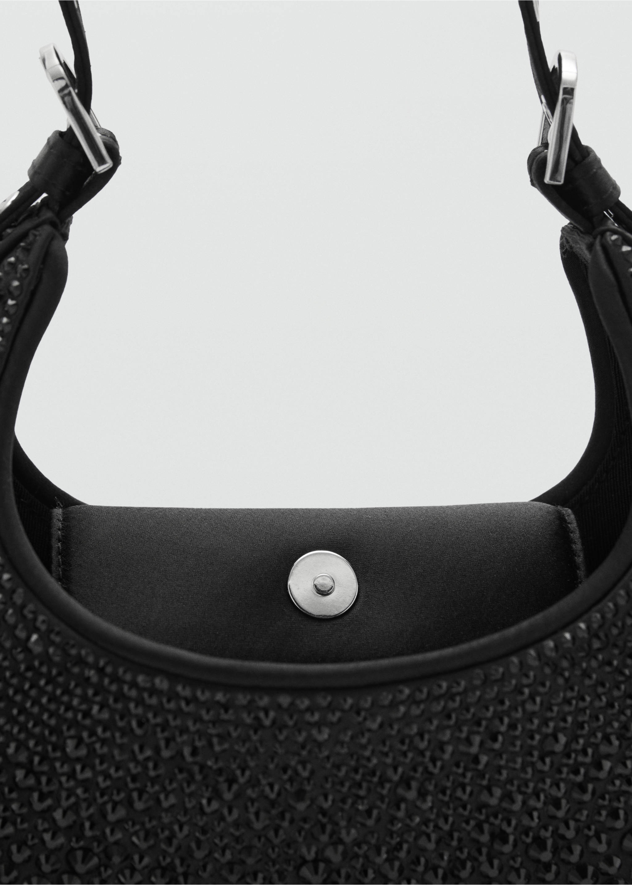 Schultertasche mit Kristallsteindetails - Detail des Artikels 3, Schwarz. Ref: 87040427-00.