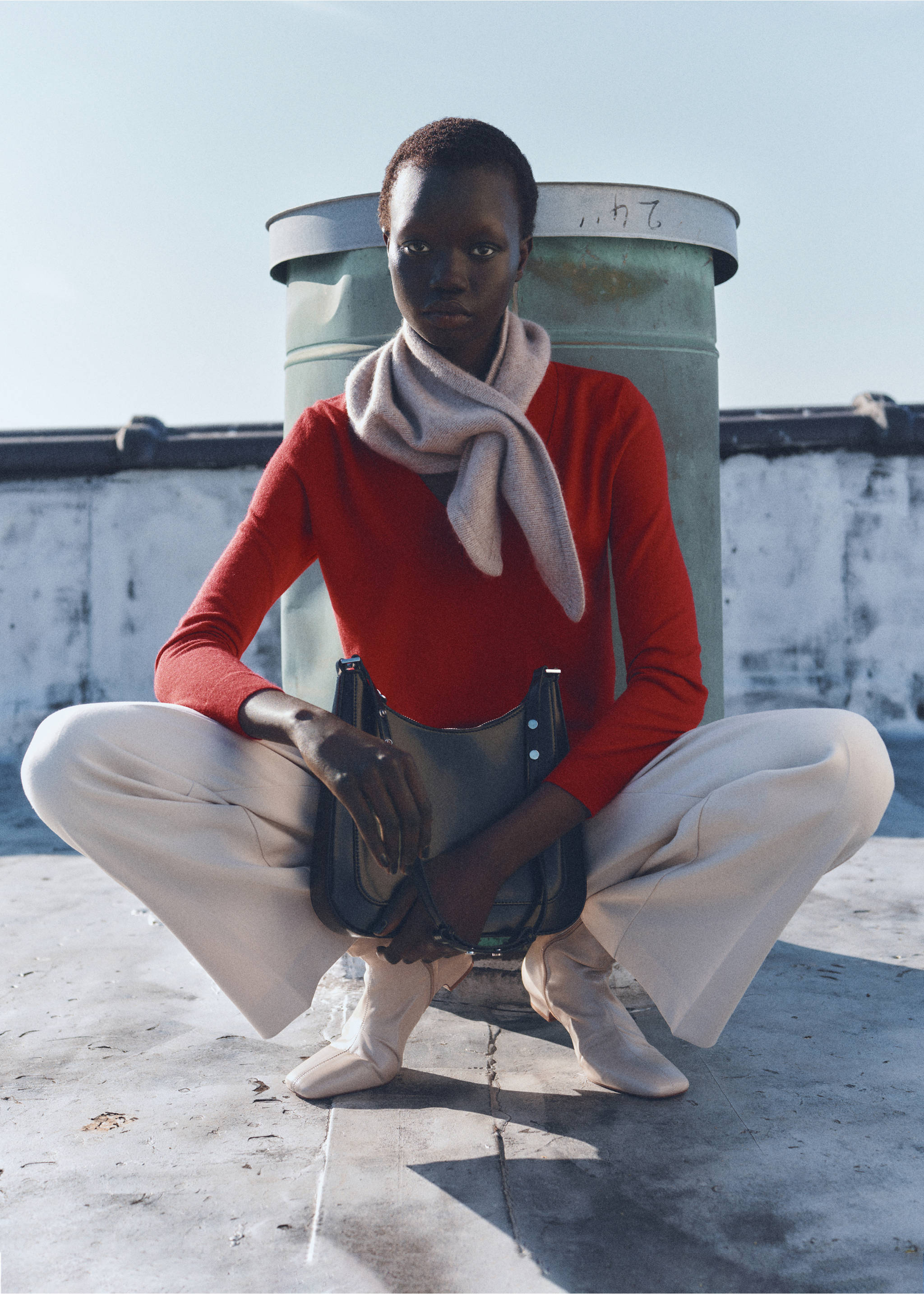 Strickpullover mit V-Ausschnitt - Allgemeine Ansicht, Rot. Ref: 87040433-00.