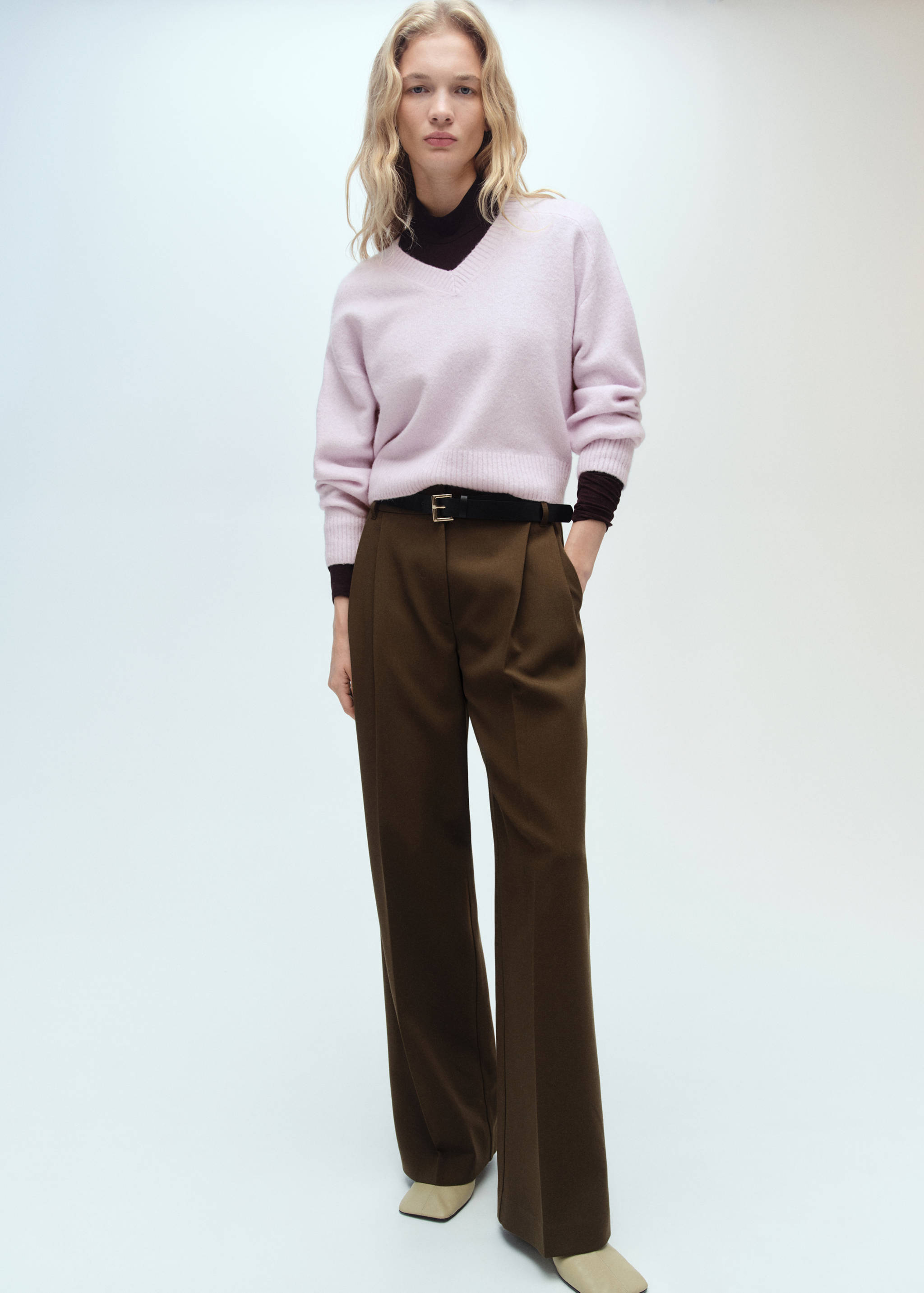 V-neck knit sweater - General plane