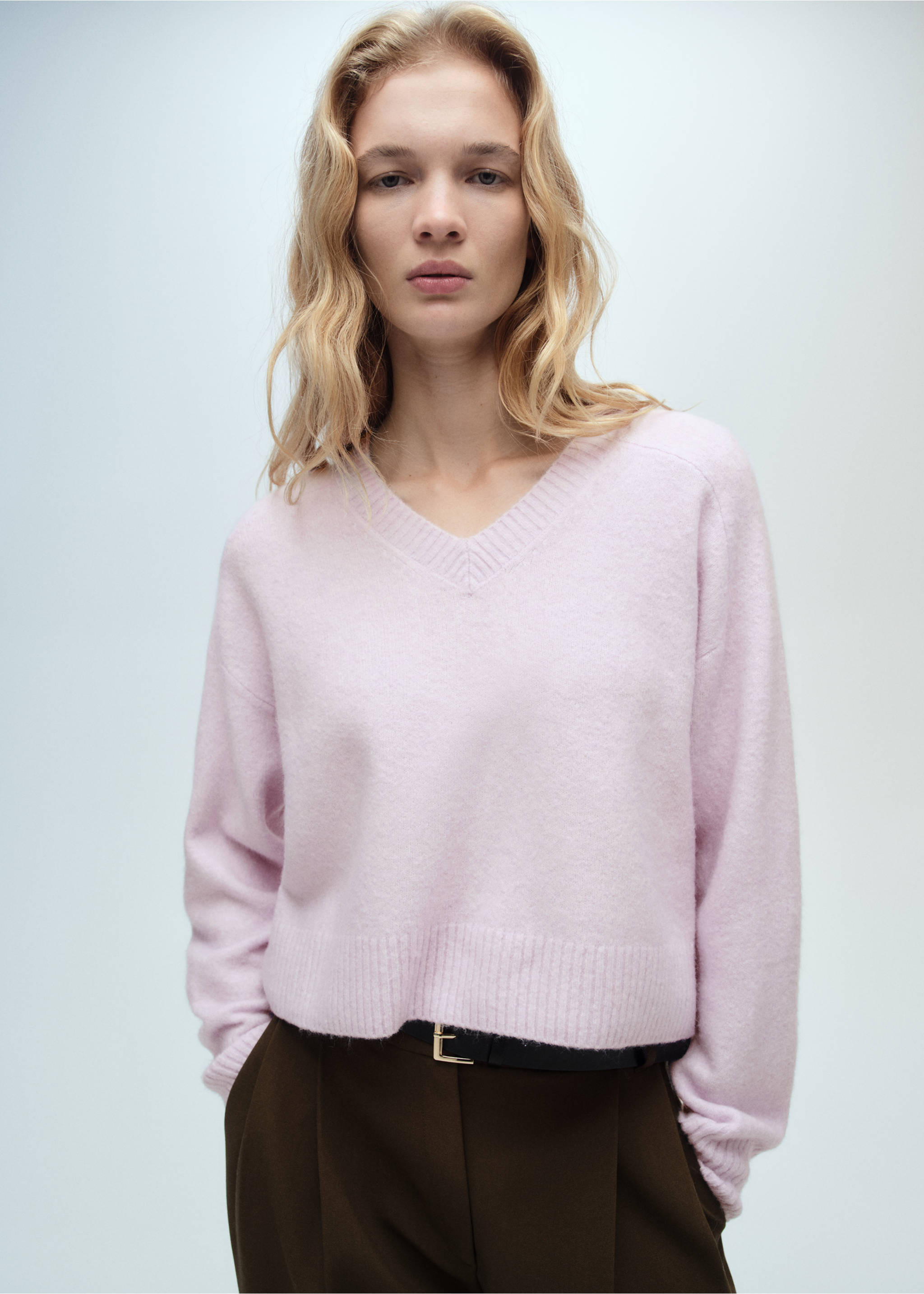 V-neck knit sweater - Medium plane, Light/Pastel Purple. Ref: 87040437-00.