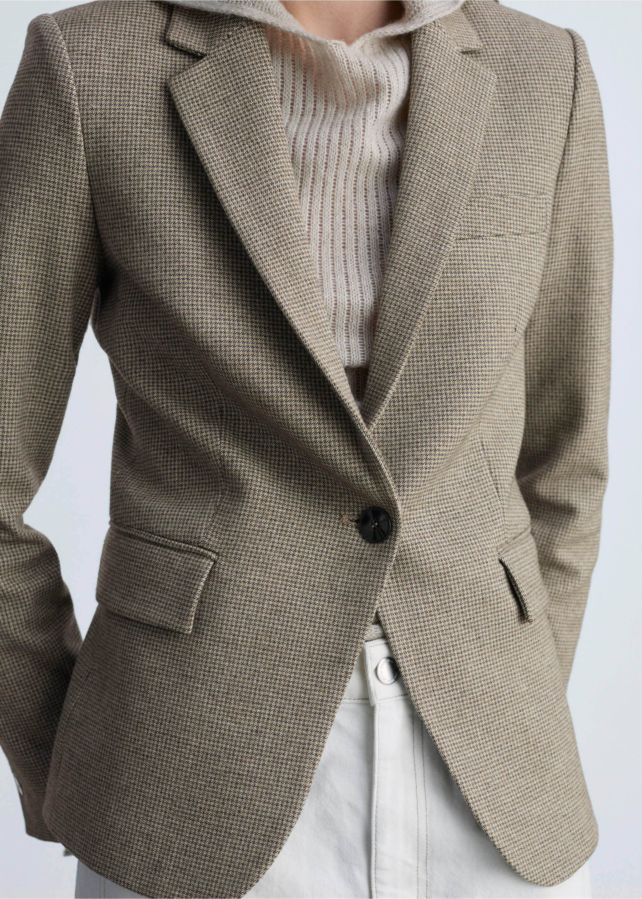 Taillierter Blazer mit Mikro-Hahnentrittmuster - Detail des Artikels 3, Braun. Ref: 87040452-00.