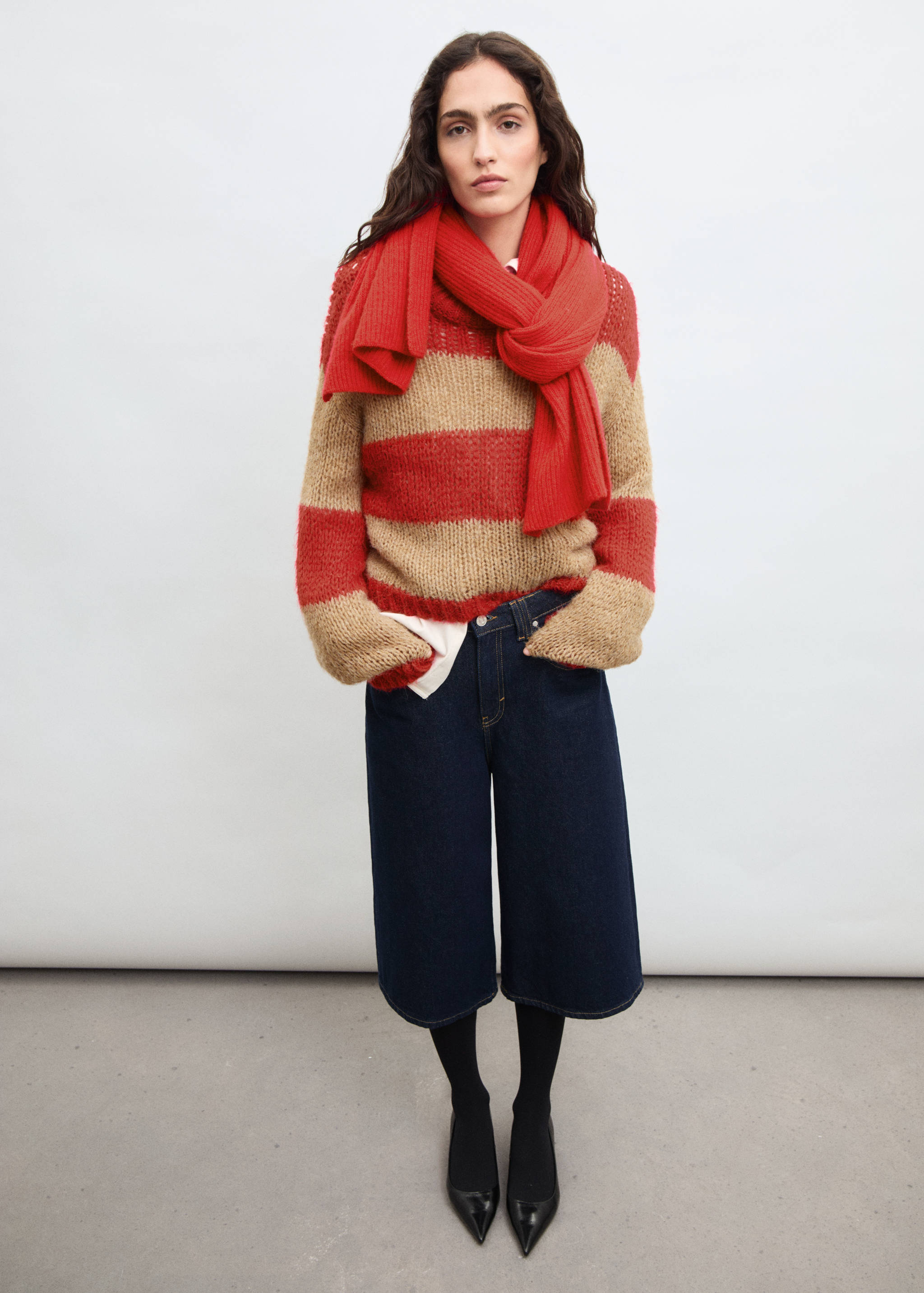 Chunky-knit striped sweater - Details of the article 7, Red. Ref: 87040453-00.