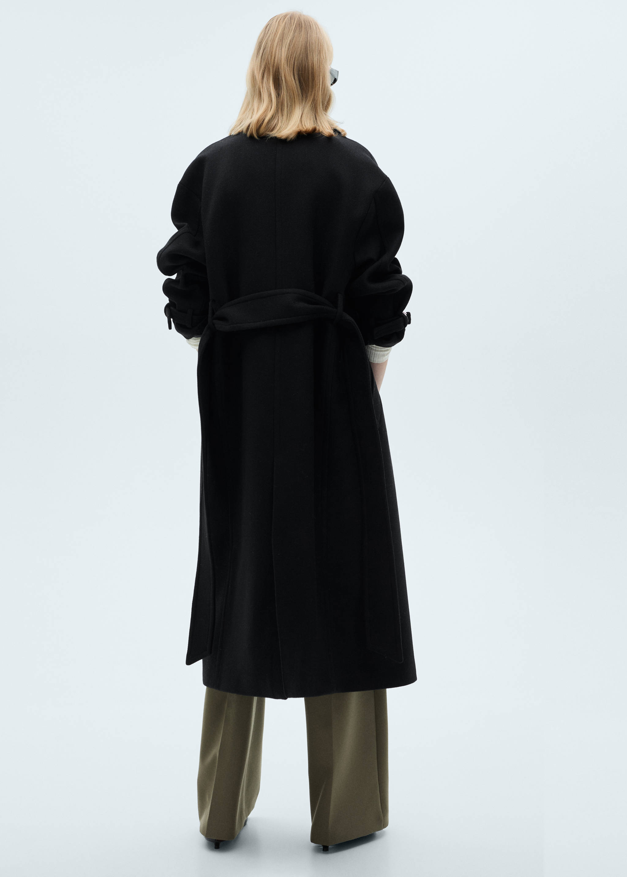 Manteco-ullkappa med stora slag - Artikelns baksida