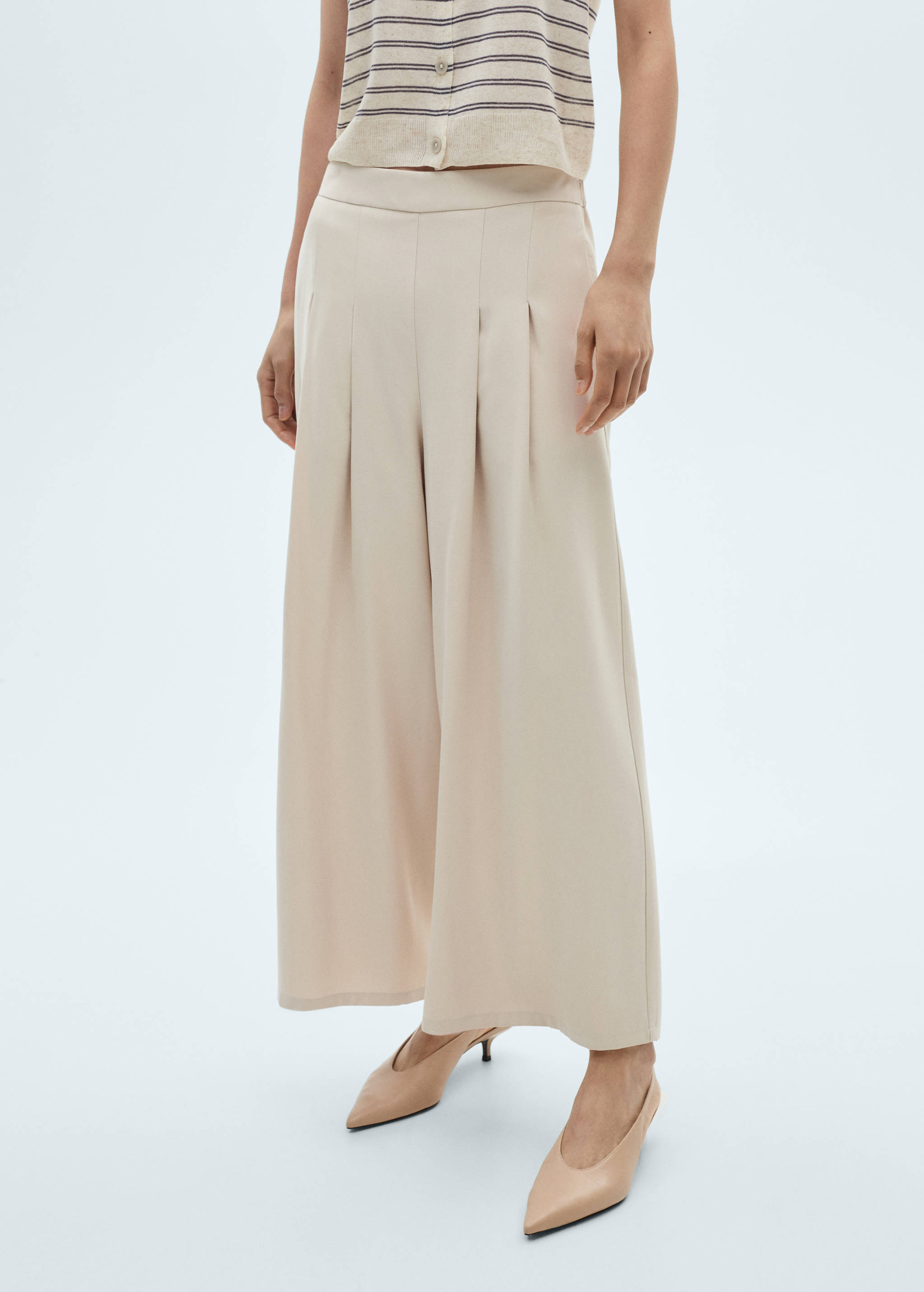 Pantaloni wide-leg cu pense - Plan mediu