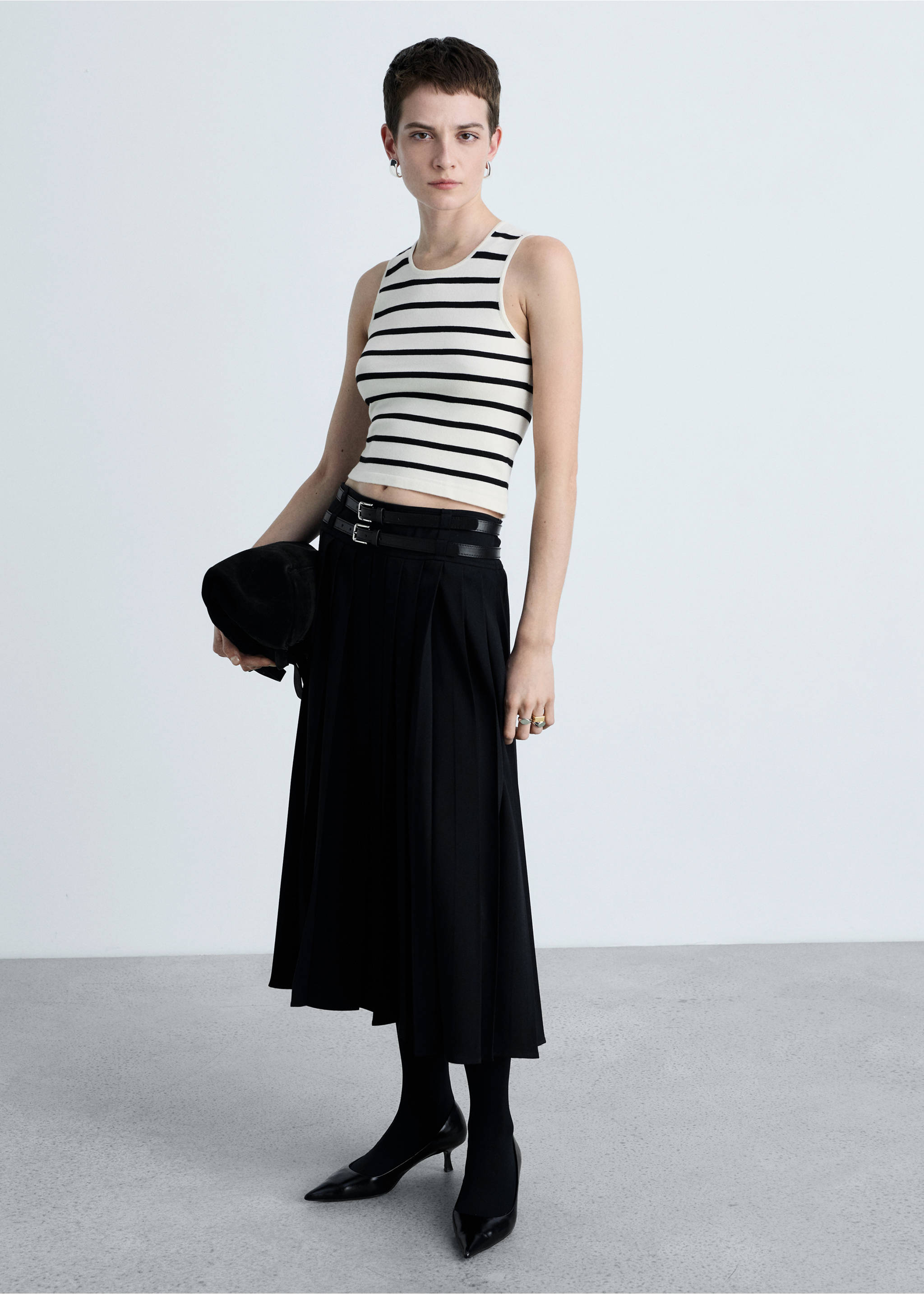 Striped knitted crop top - General plane, Black. Ref: 87040586-00.