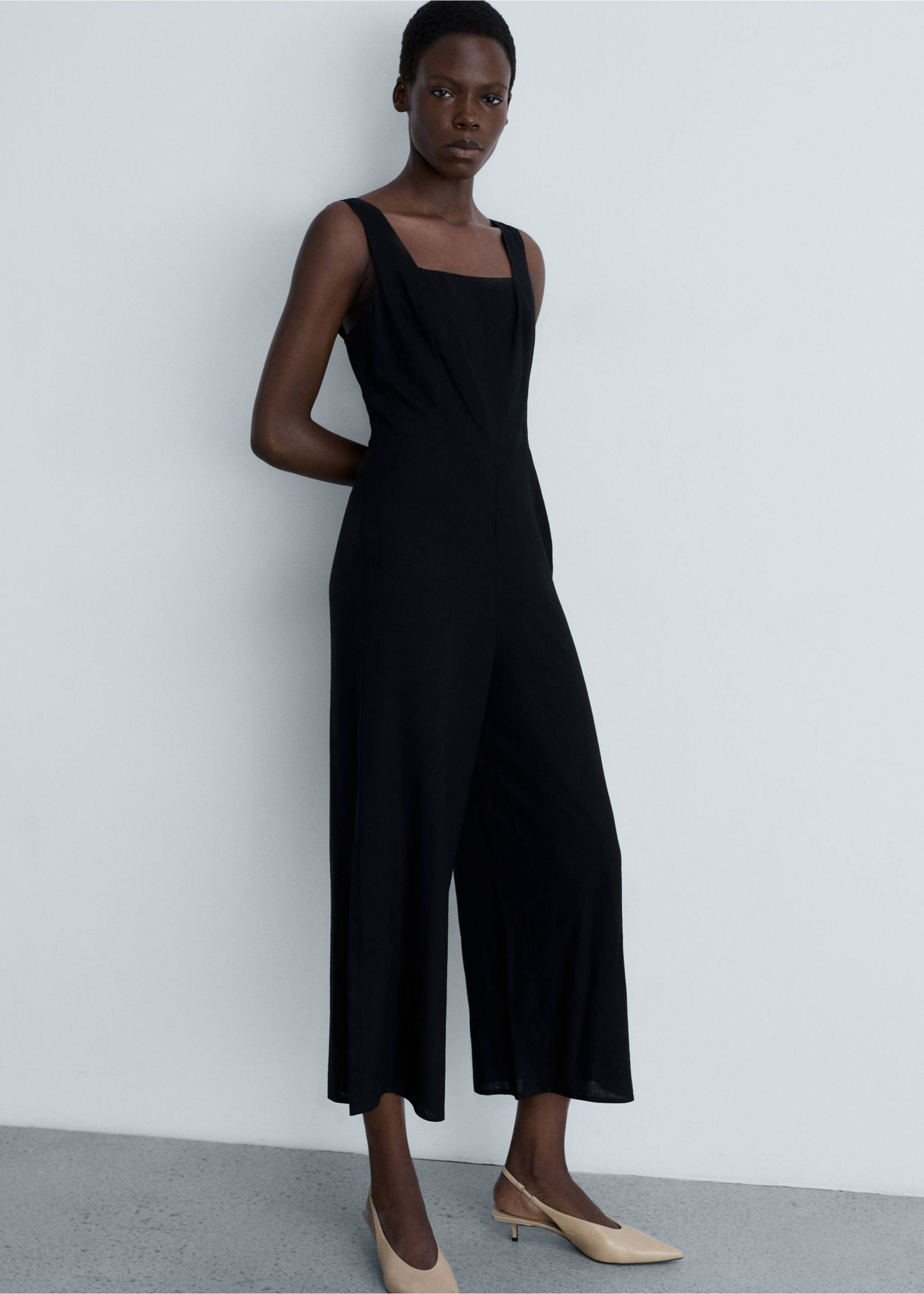 Rak jumpsuit i linne - Bild av mittparti, Svart. Ref: 87040590-00.