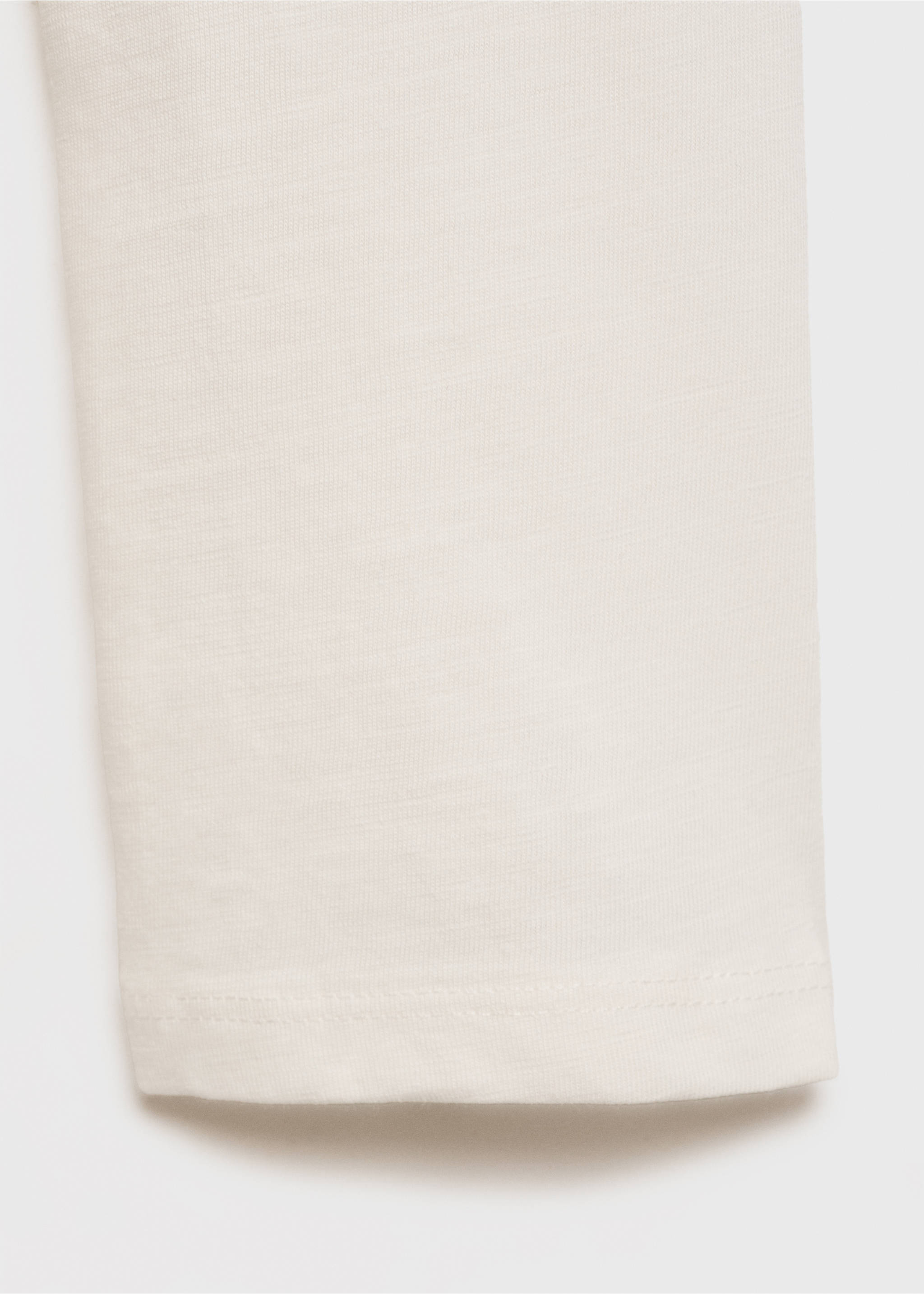 T-Shirt mit gerafftem Ausschnitt - Detail des Artikels 0, Cremeweiß. Ref: 87040593-00.