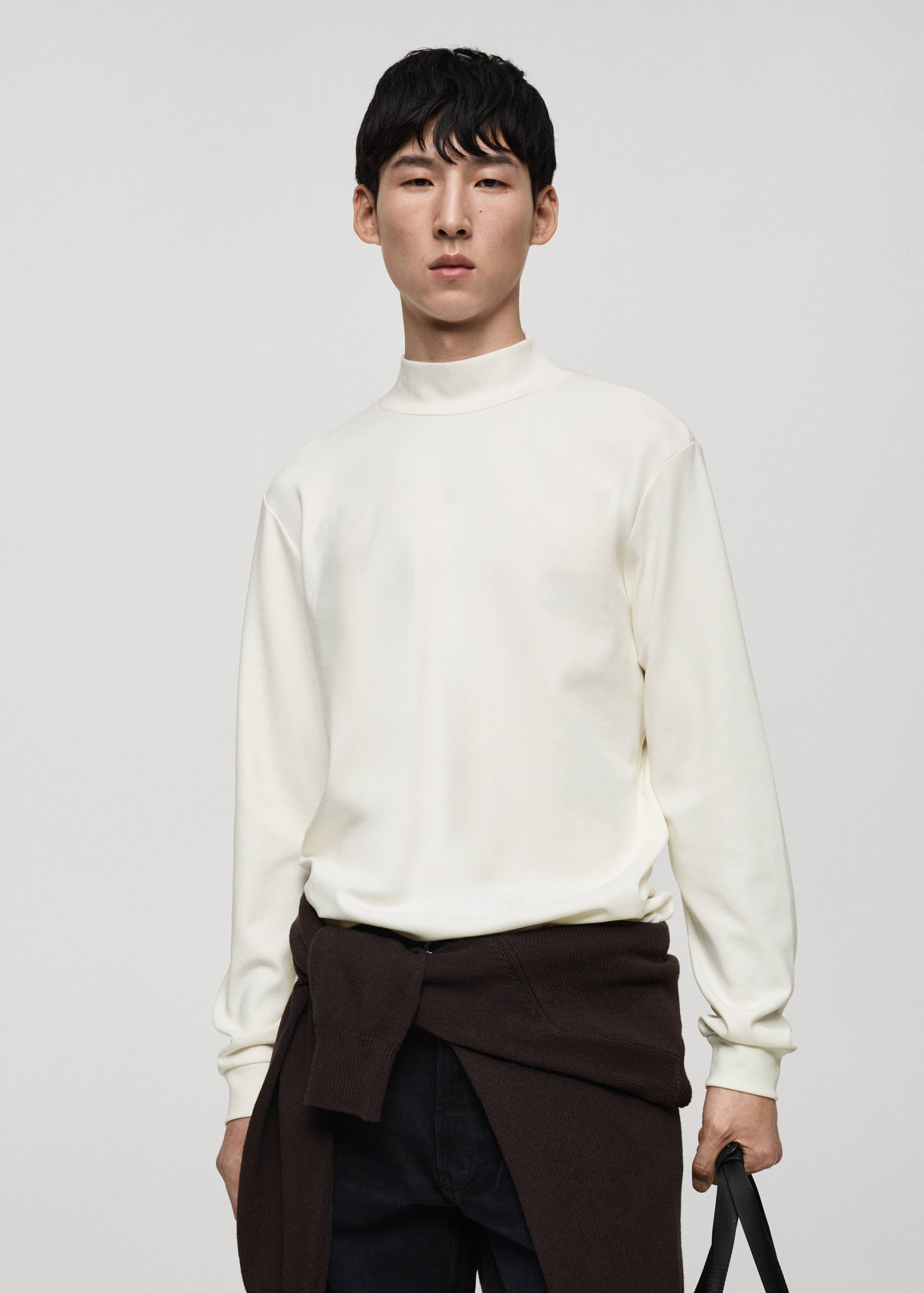 Langärmliges T-Shirt mit halbhohem Kragen - Mittlere Ansicht