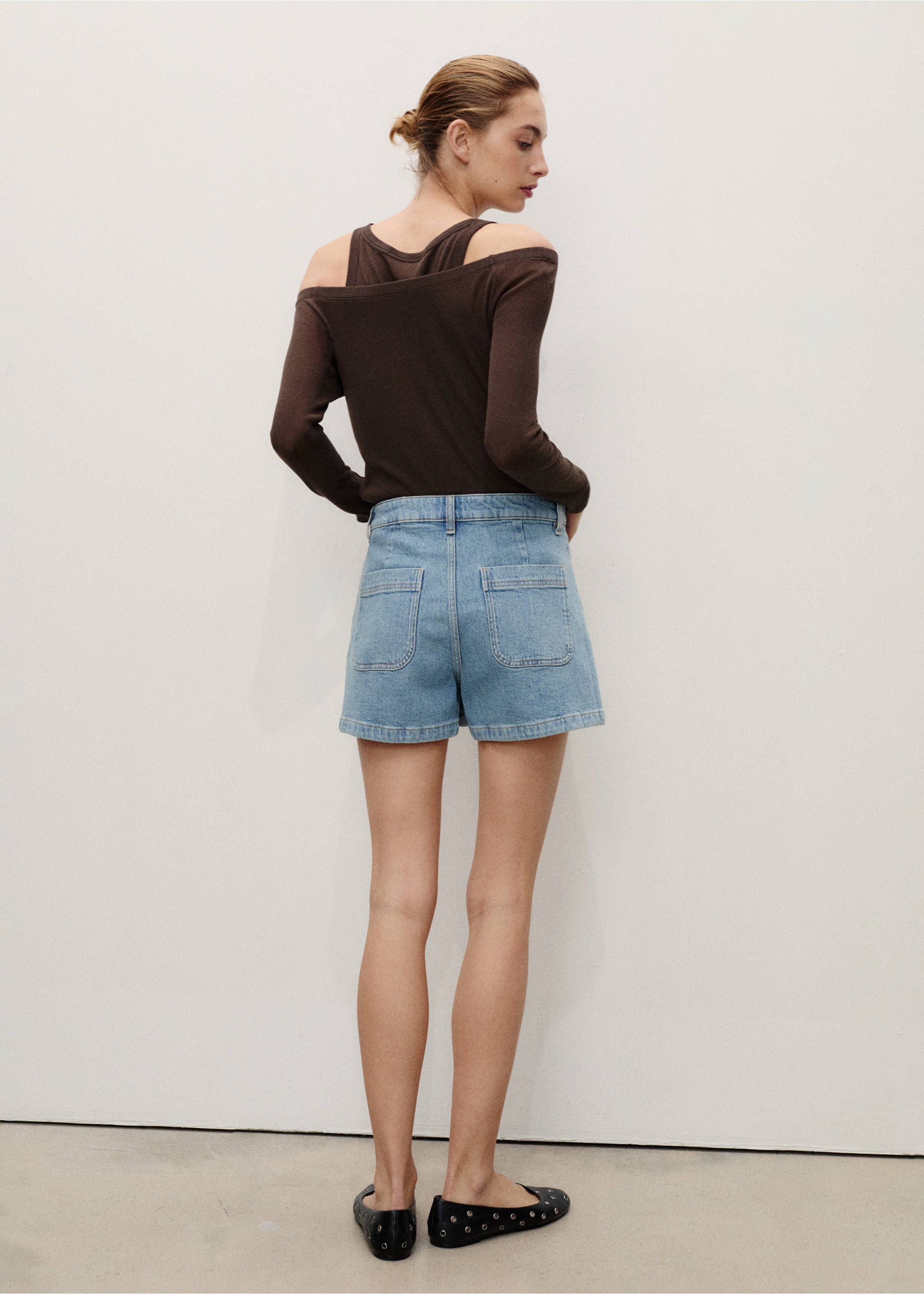 Shorts denim tiro alto bolsillos - Reverso del artículo, Azul medio. Ref: 87040604-00.