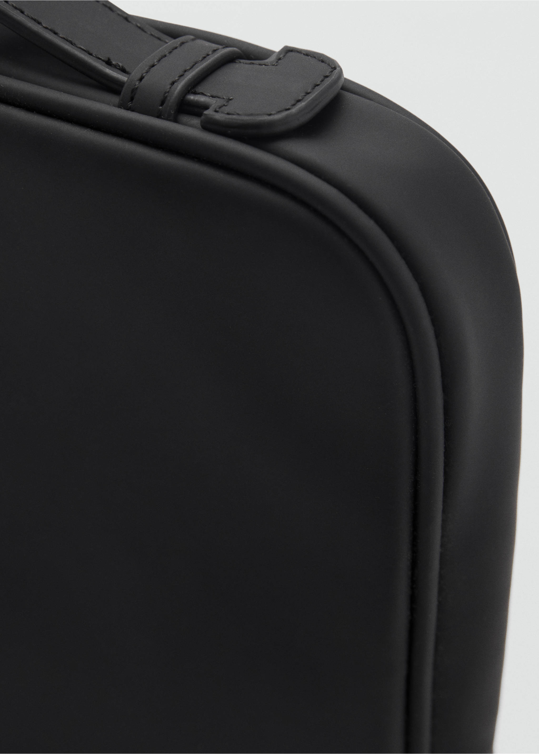 Rubberized laptop case - Details of the article 3, Black. Ref: 87040606-00.