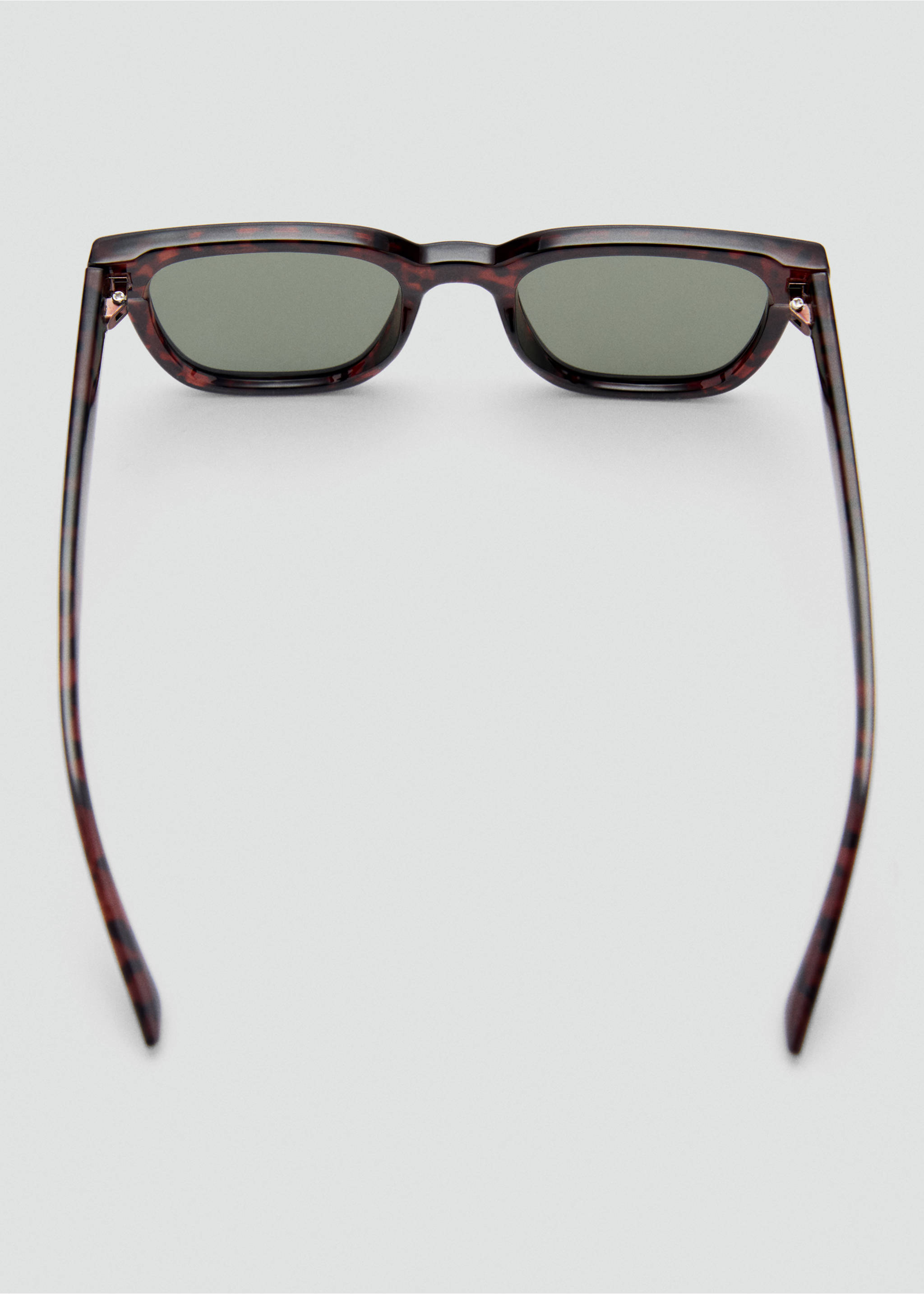 Gafas de sol polarizadas rectangulares - Detalle del artículo 1, Chocolate. Ref: 87040607-00.