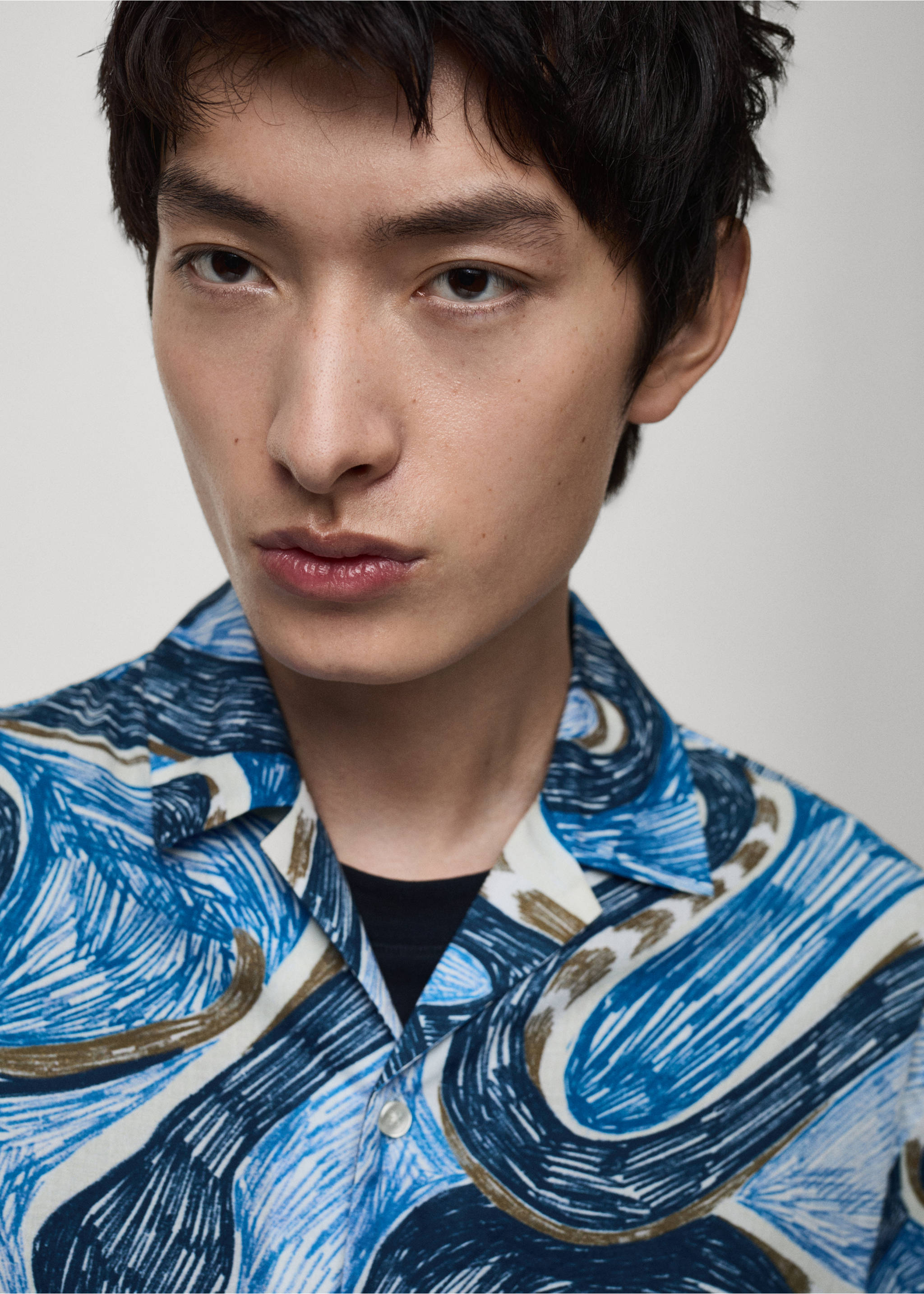 Chemise imprimée regular-fit - Détail de l'article 1, Bleu. Ref: 87040622-00.