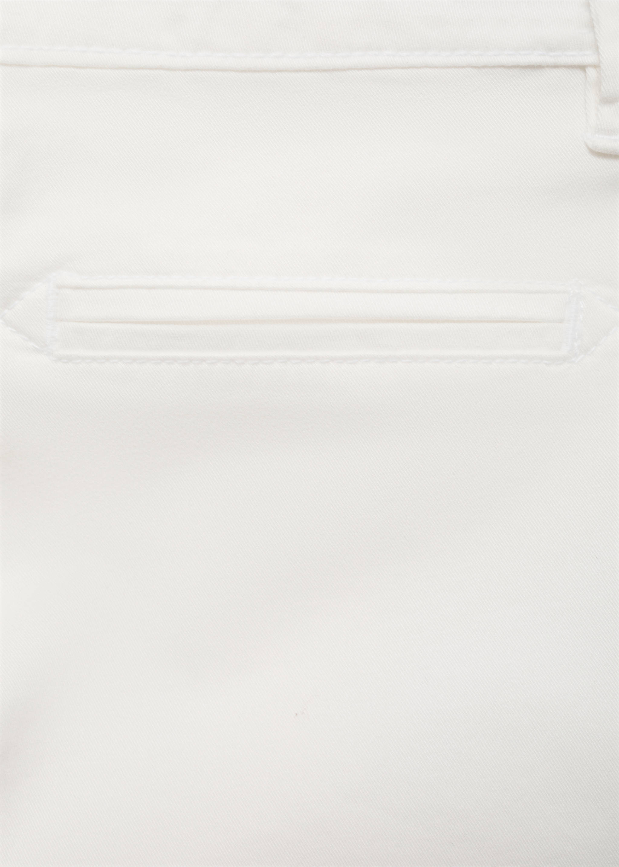 Slim-Fit-Bermudashorts im Chino-Stil aus Baumwolle - Detail des Artikels 8, Weiß. Ref: 87040627-00.