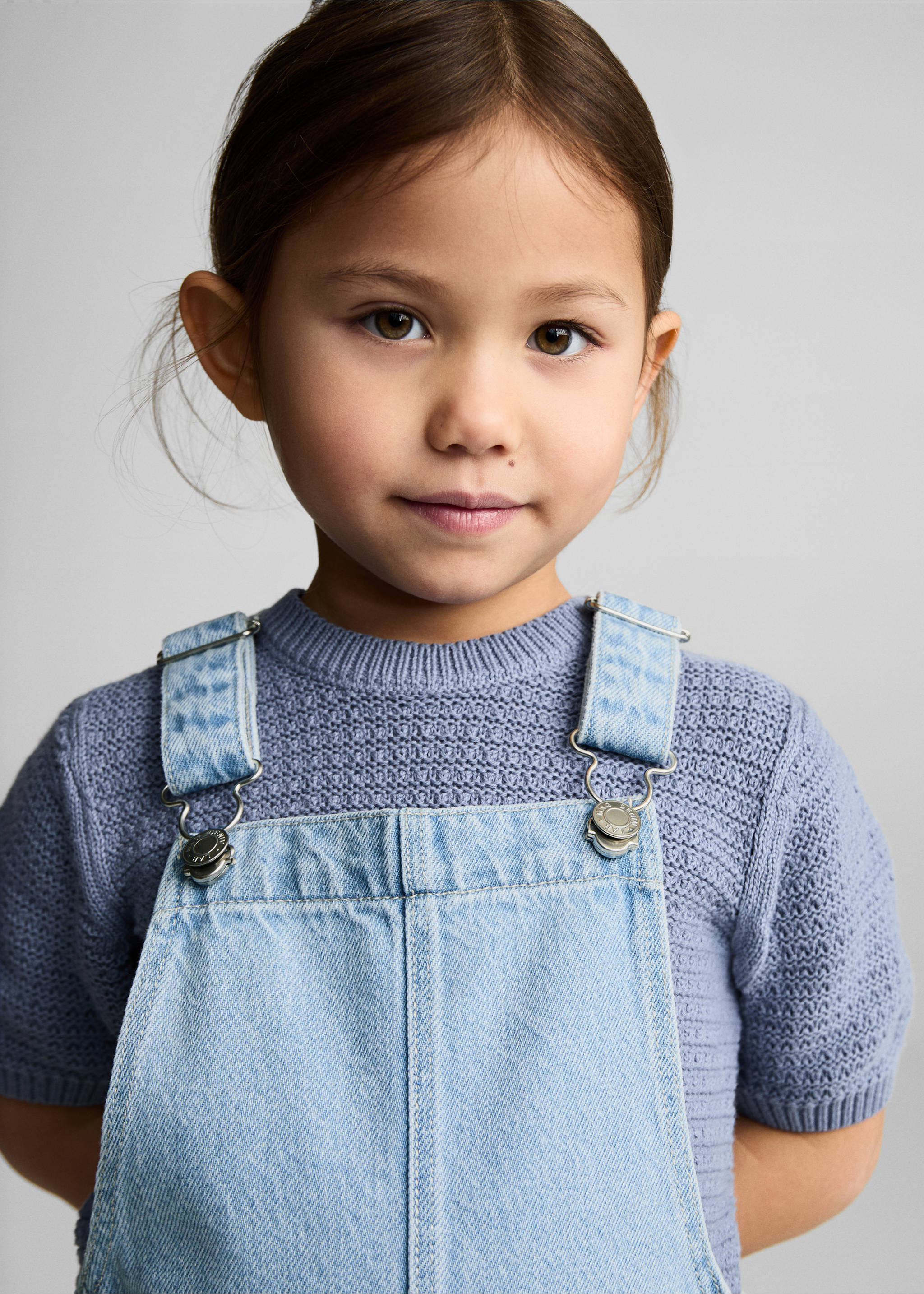 Robe chasuble courte en jean - Détail de l'article 1, Bleu clair. Ref: 87041046-00.