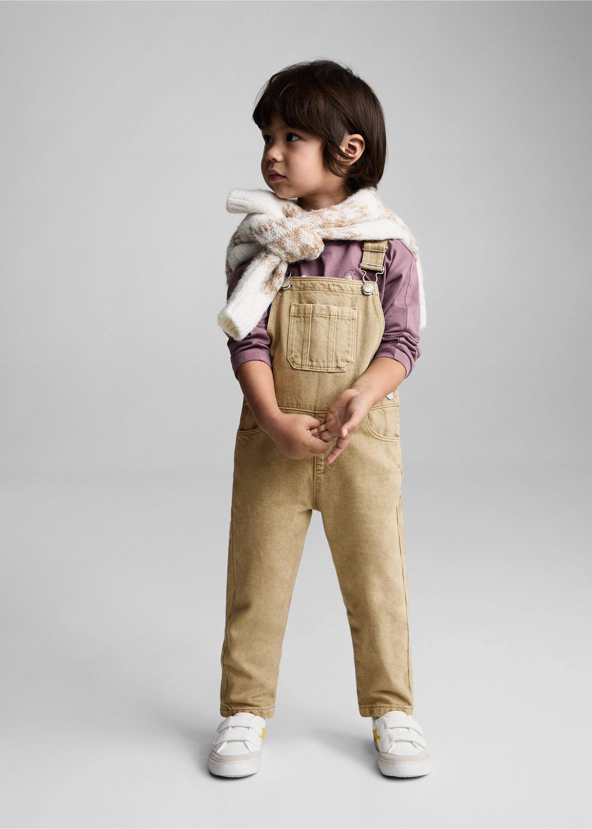 Lange Jeanslatzhose - Allgemeine Ansicht, Tobacco-Braun. Ref: 87041047-00.