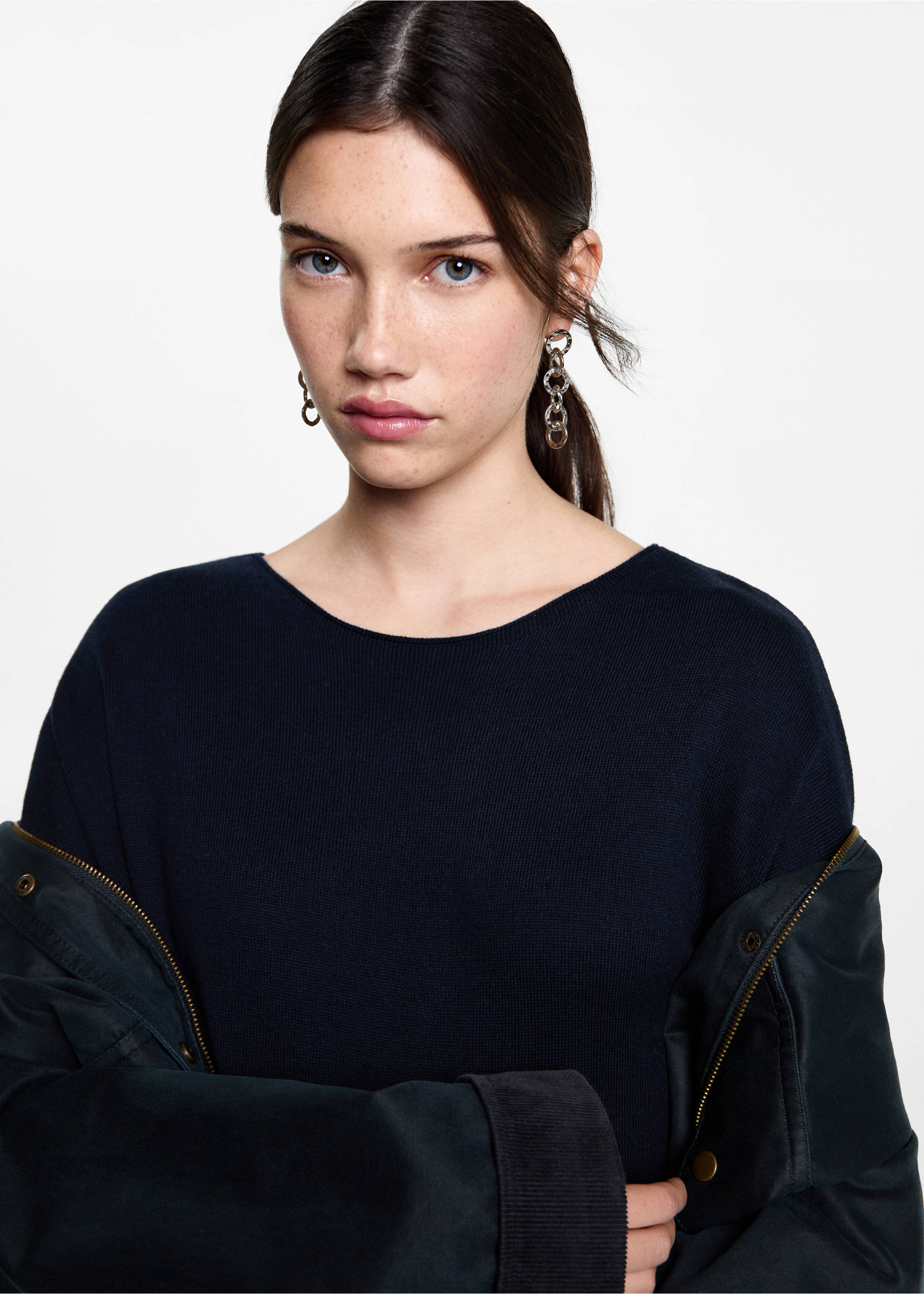 Oversized fine-knit sweater - Details of the article 1, Dark Navy. Ref: 87041516-00.