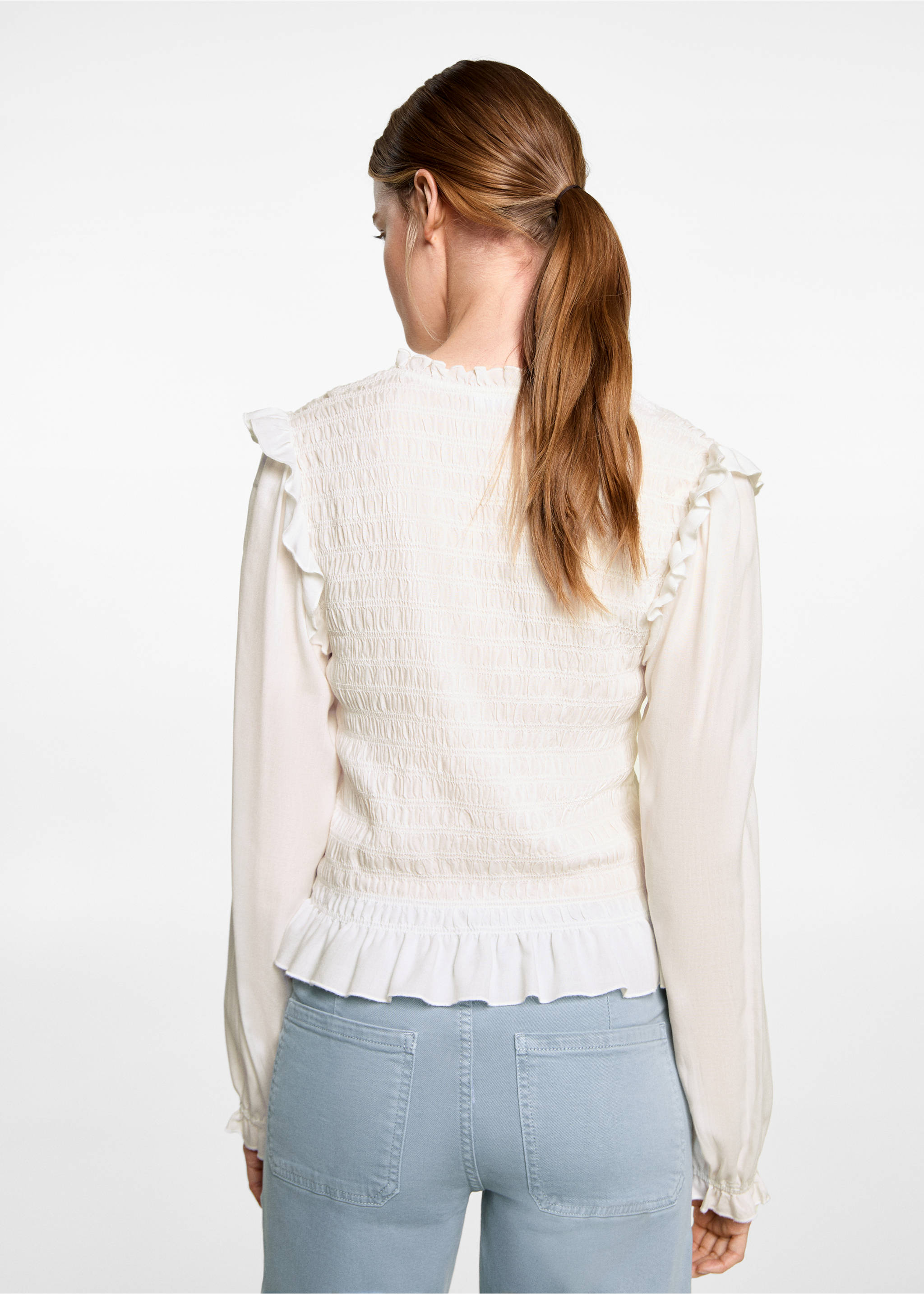 Geraffte Bluse mit Rüschen - Rückseite des Artikels, Cremeweiß. Ref: 87042537-00.