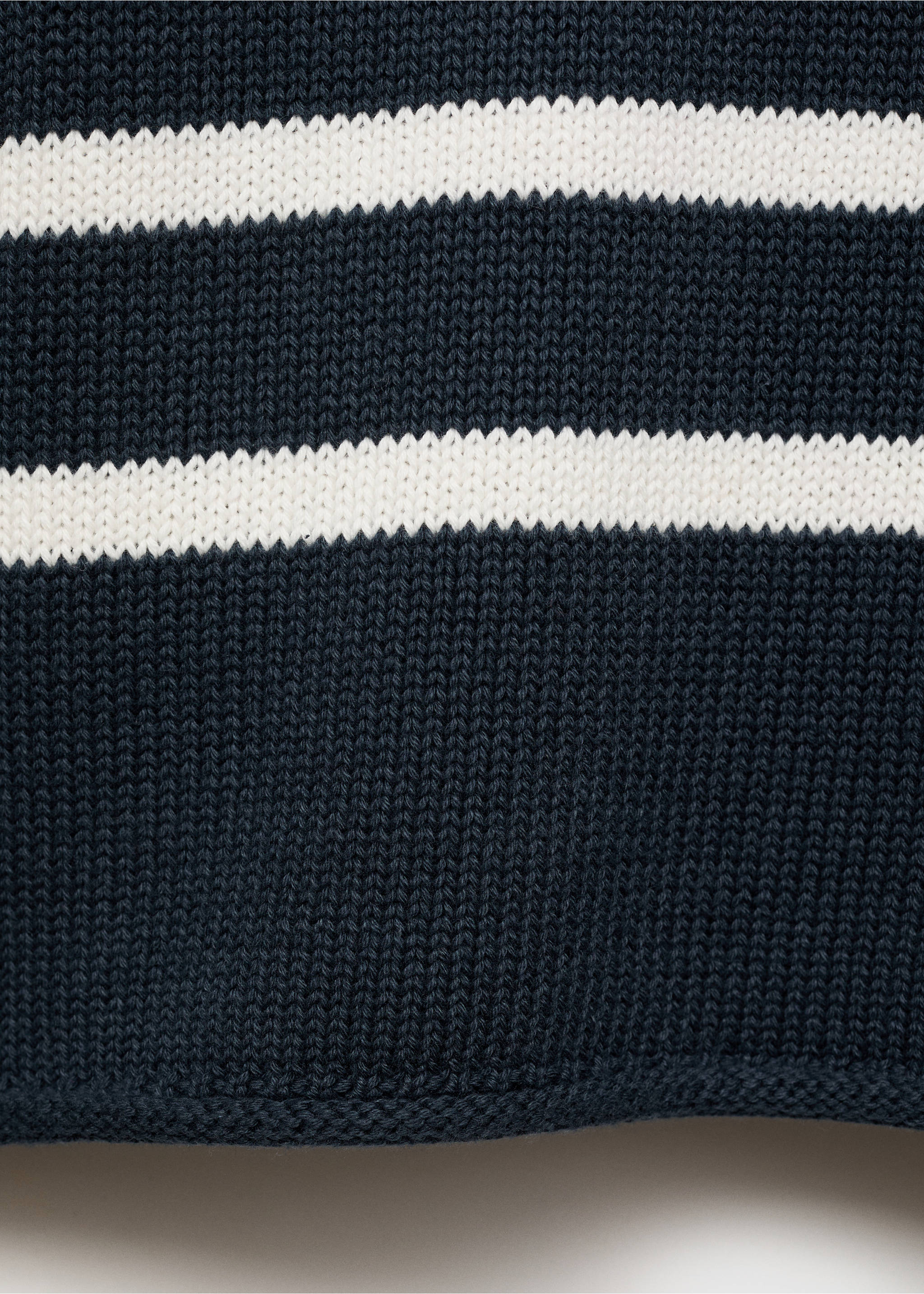 Gestreifter Pullover mit Polokragen - Detail des Artikels 0, Blau. Ref: 87042538-00.