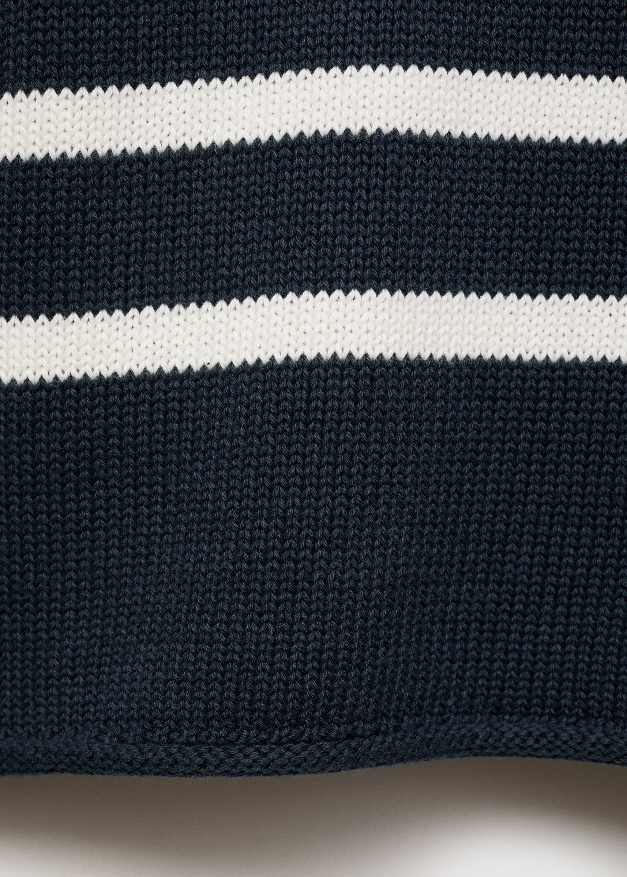 Gestreifter Pullover mit Polokragen - Detail des Artikels 0