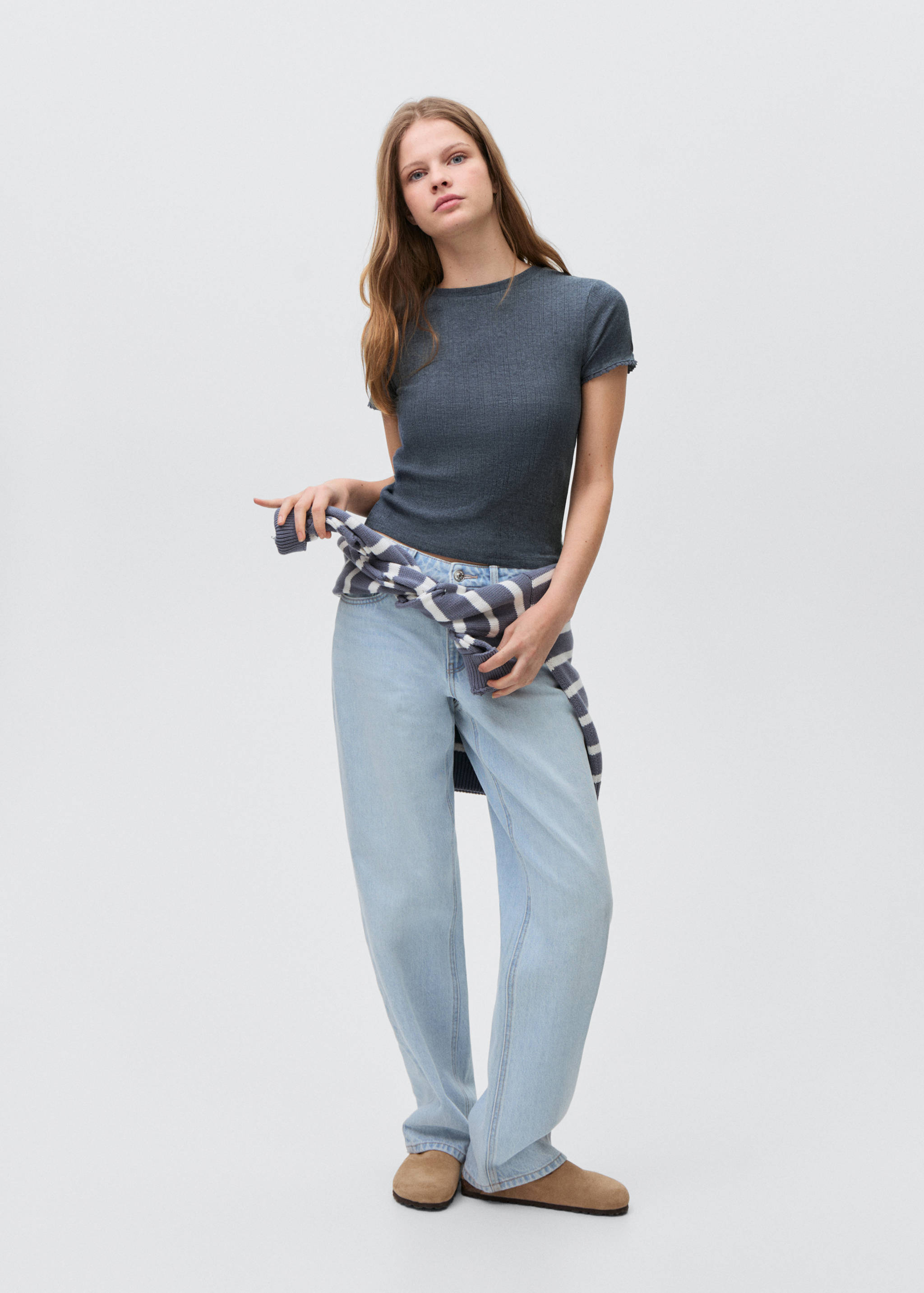 T-Shirt mit Detail am Ärmel - Allgemeine Ansicht