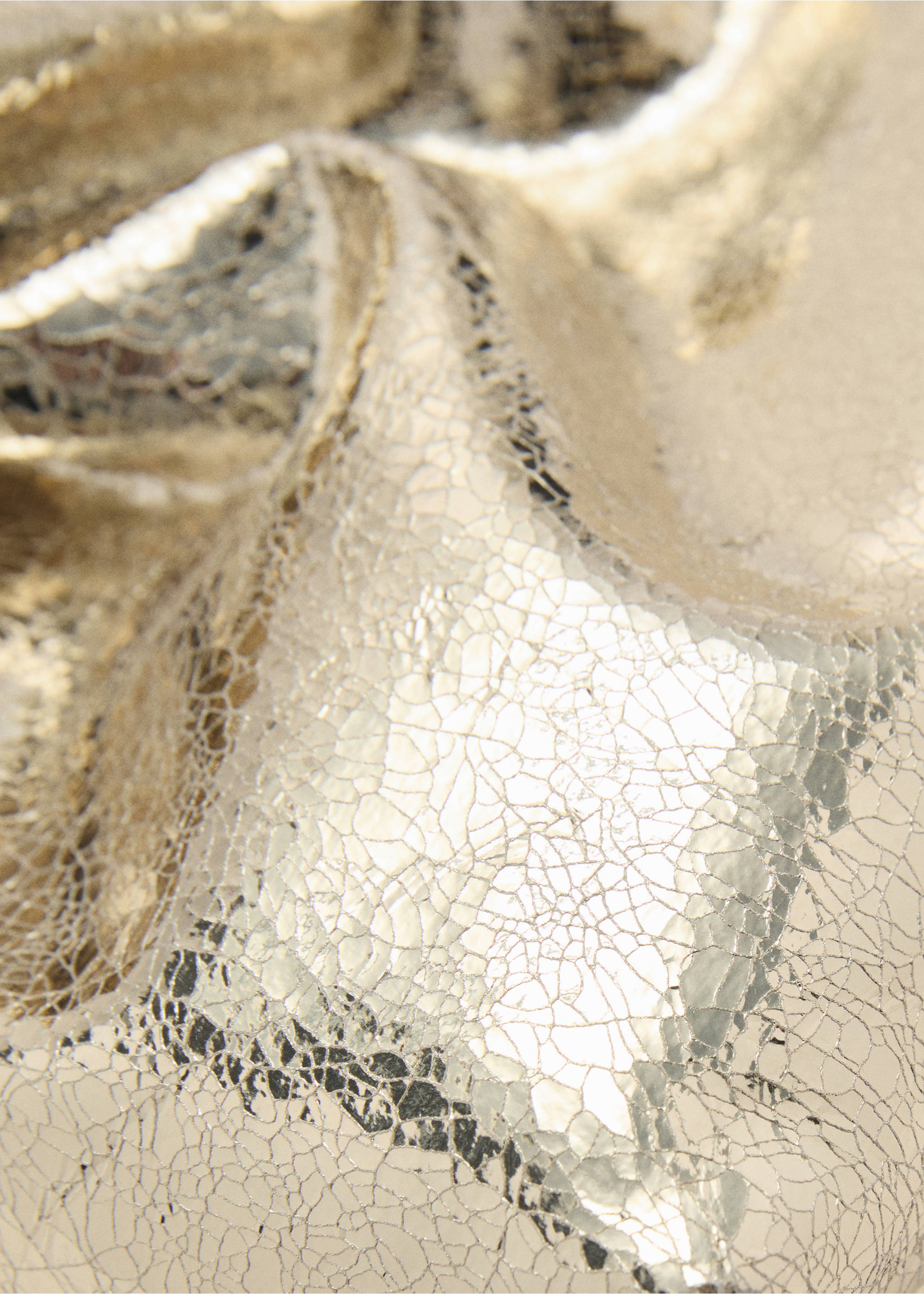 Bolso mano metalizado - Detalle del artículo 2, Oro. Ref: 87042540-00.