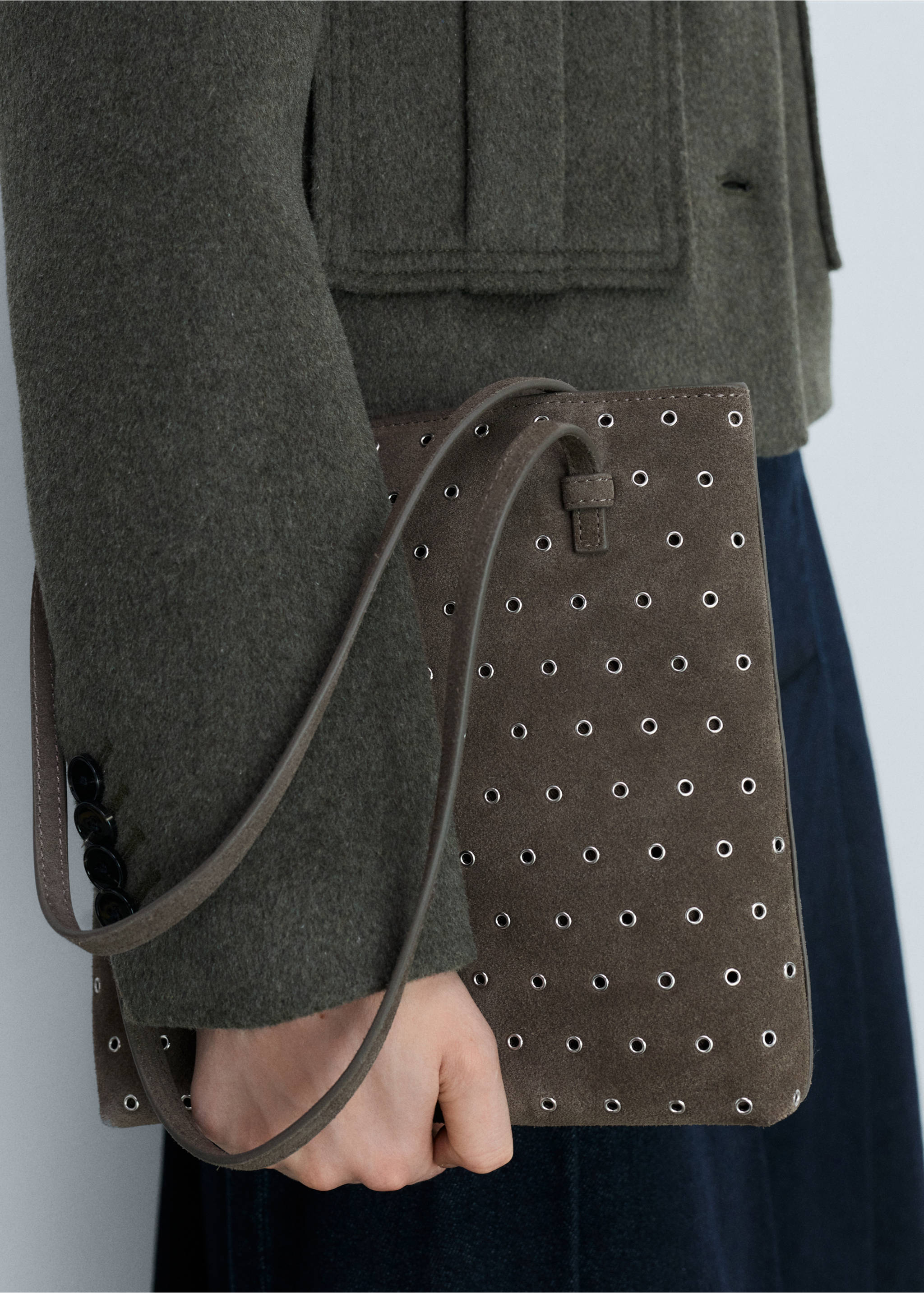 Die-cut leather shoulder bag - Details of the article 9, Medium Brown. Ref: 87042541-00.