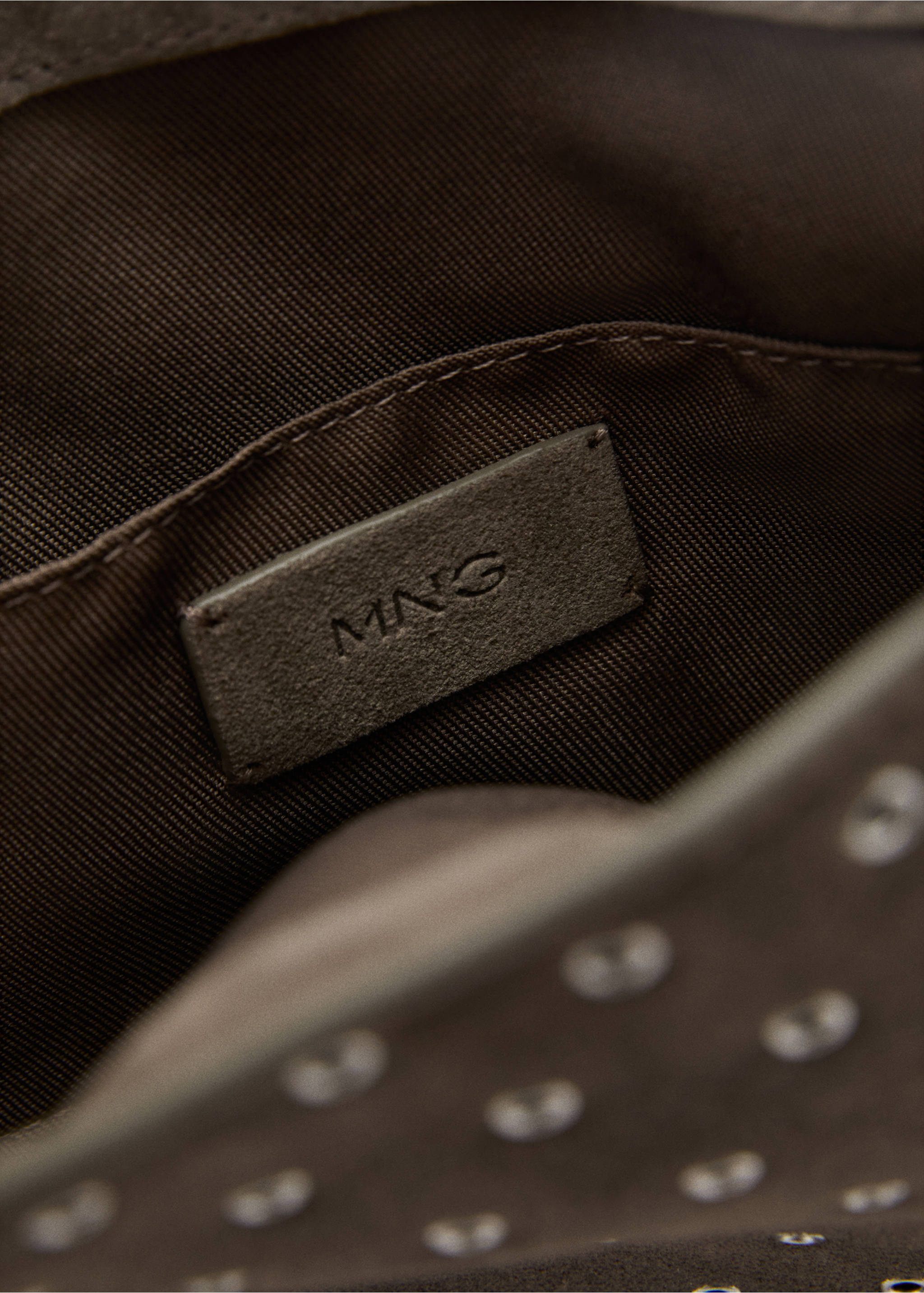 Die-cut leather shoulder bag - Details of the article 3, Medium Brown. Ref: 87042541-00.