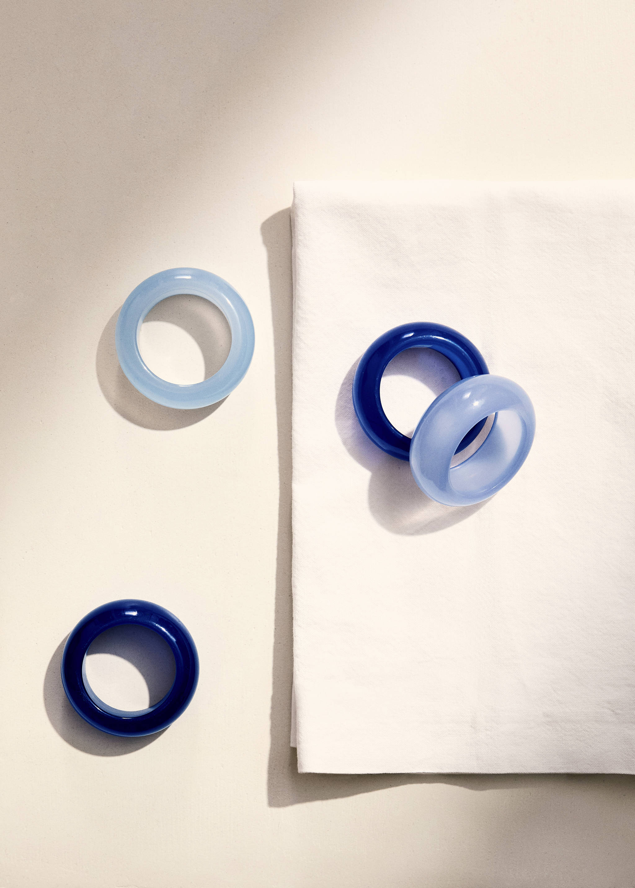 Resin napkin rings - General plane