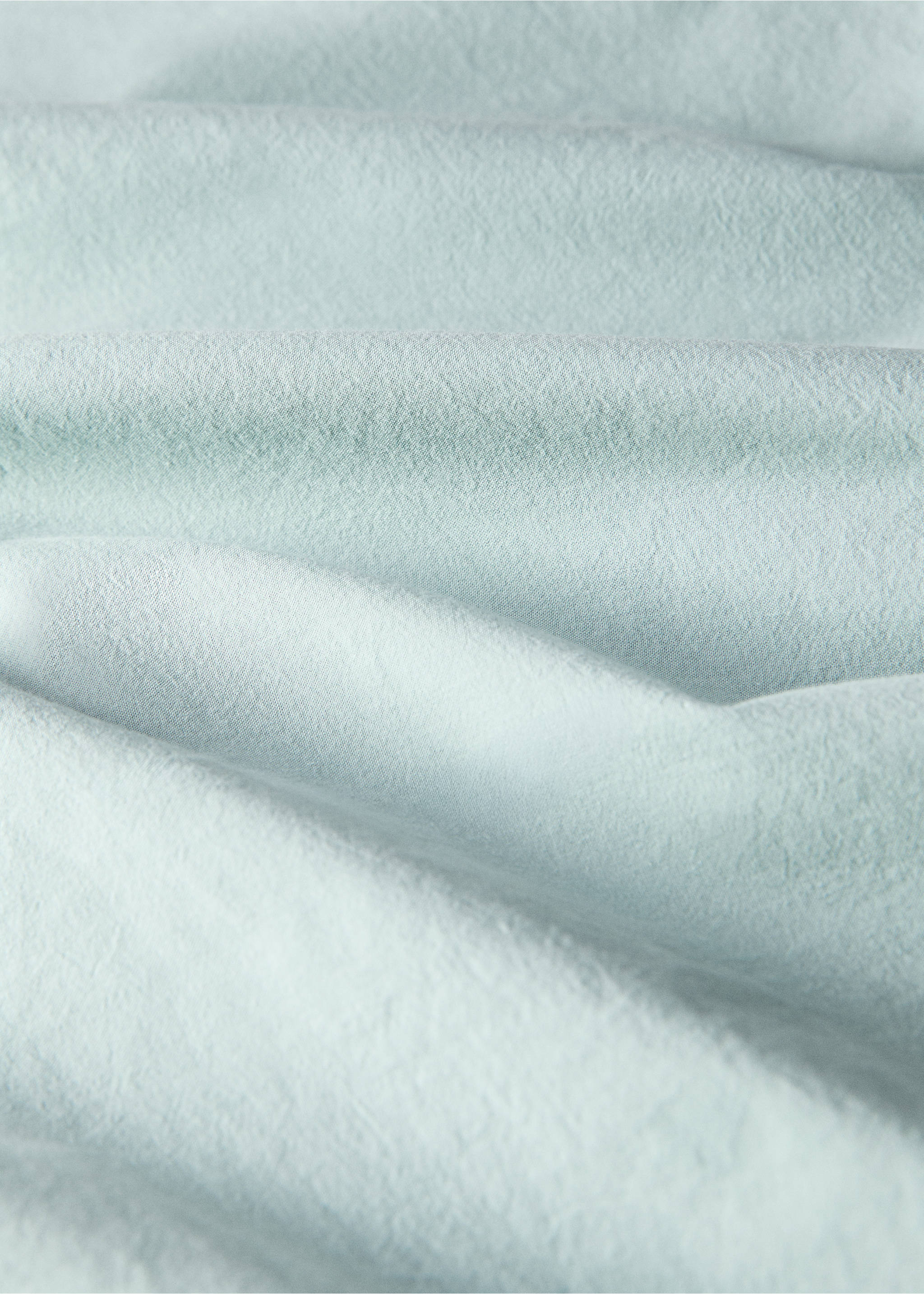 Washed cotton fitted sheet for 150 cm bed - Details of the article 2, Pastel Green. Ref: 87042930-00.