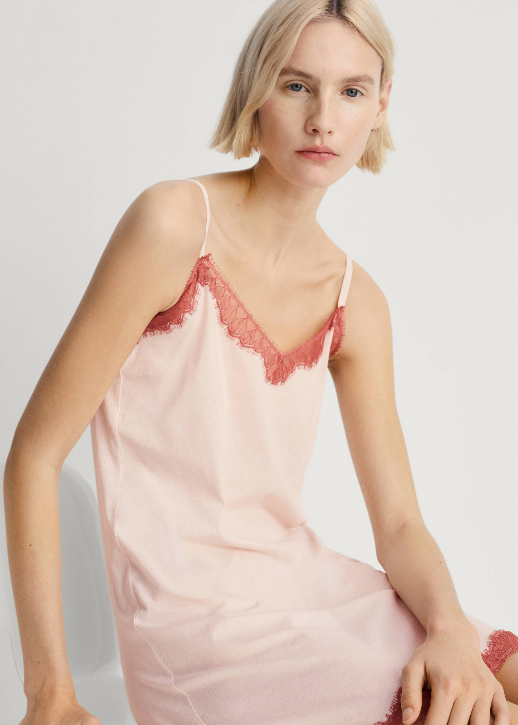 Lace-trimmed nightgown - Details of the article 2