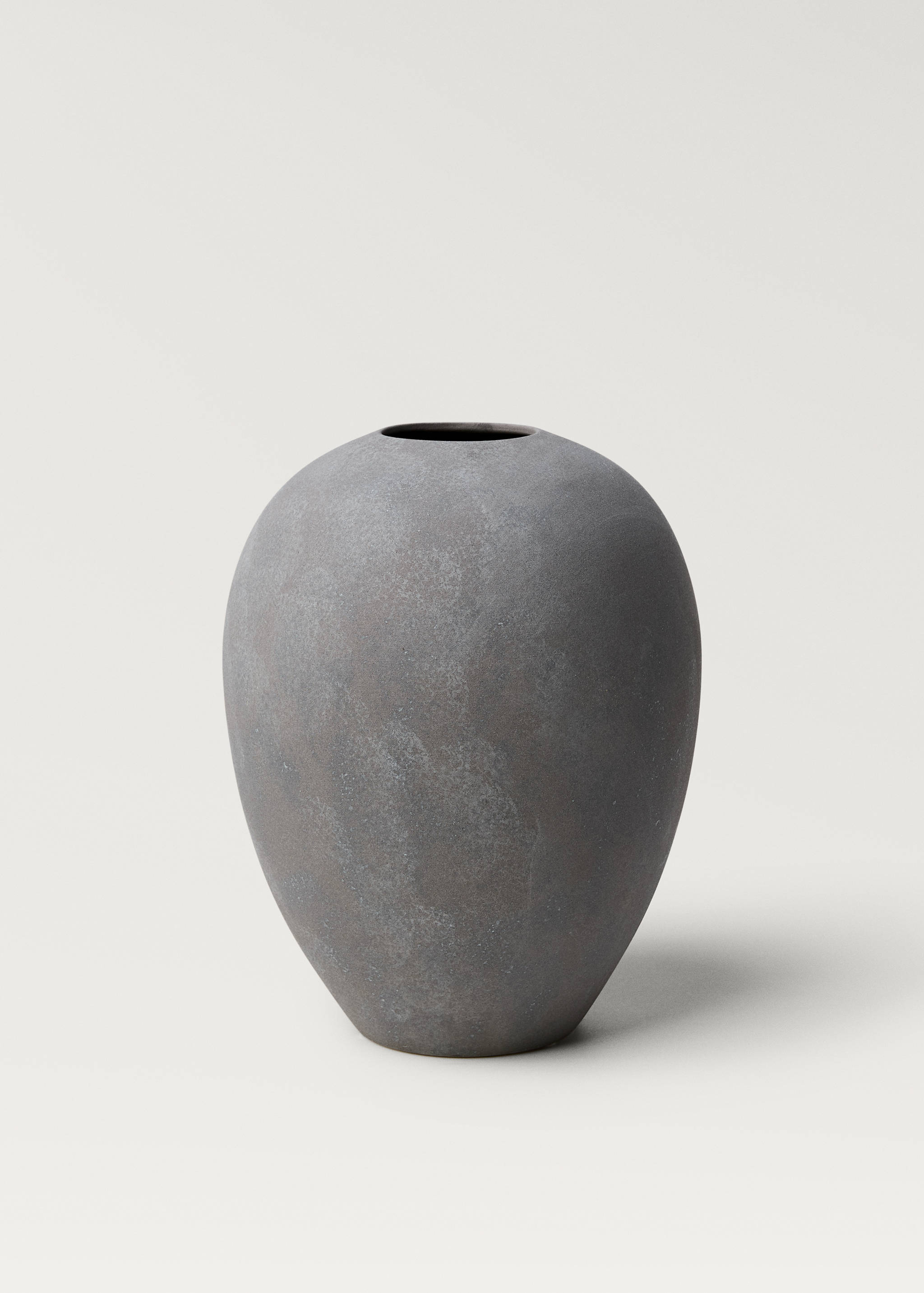 Medium matte-finish earthenware vase - Article without model