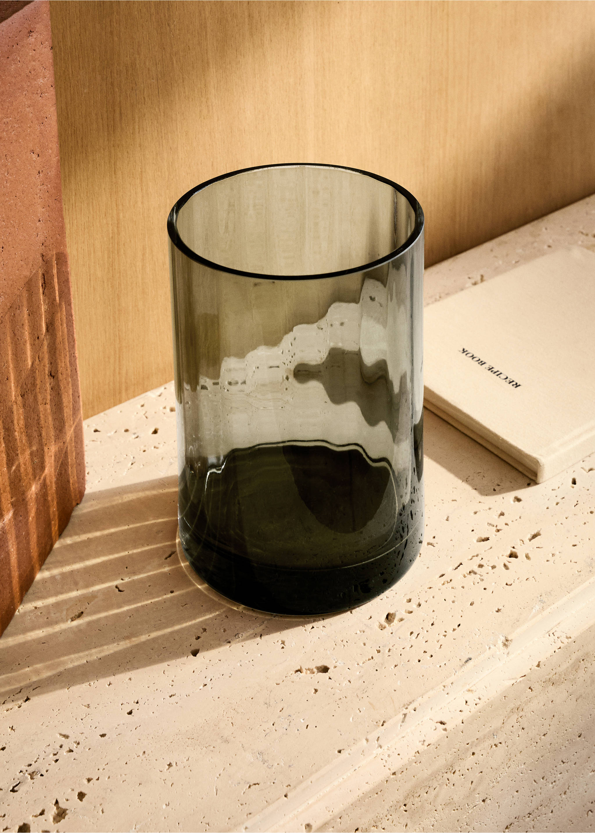 Medium hand-blown glass vase - General plane, Grey. Ref: 87042979-00.